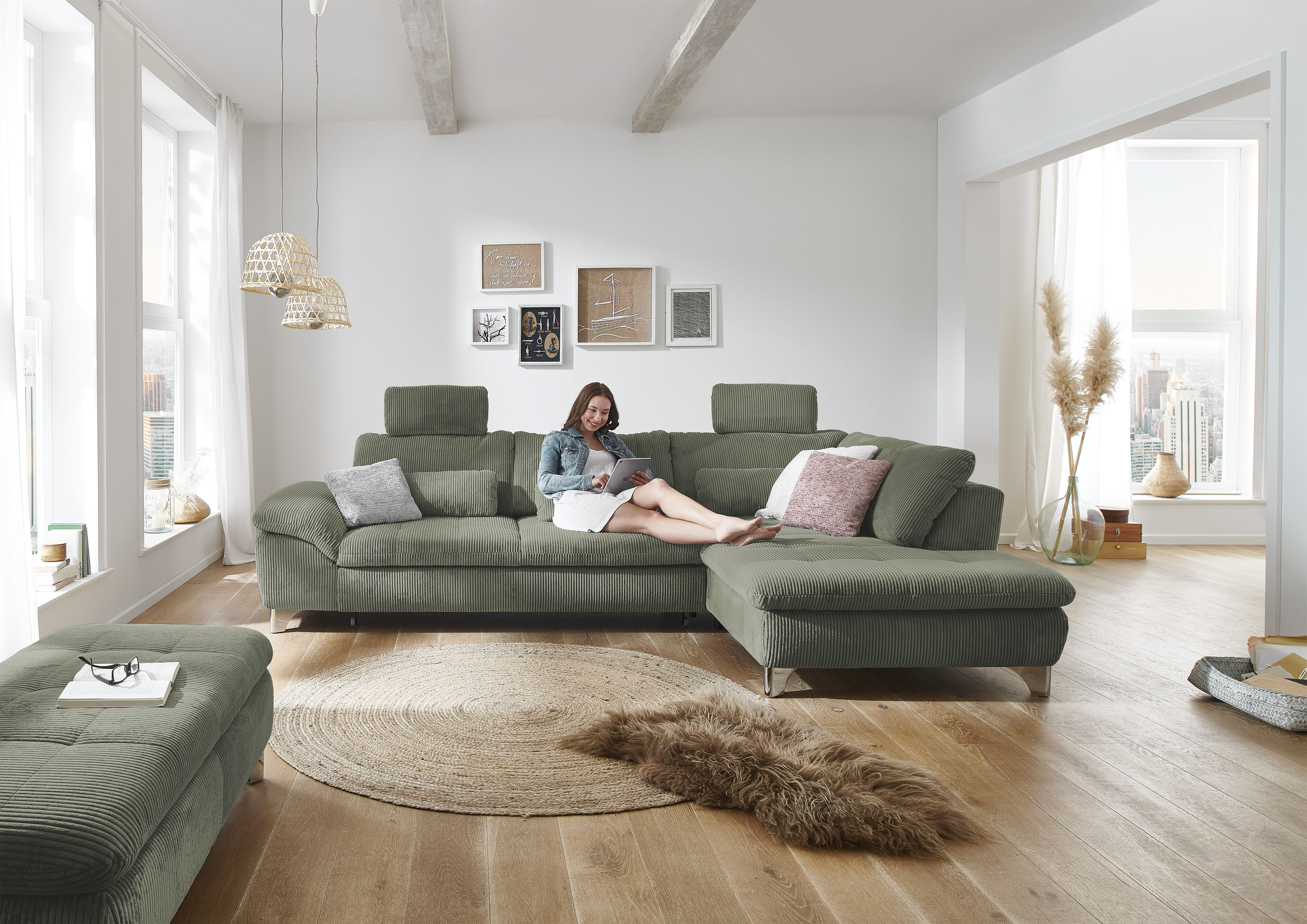 Die PlanBar Ecksofa "Ottomane MP-IN14007 L-Form, Breite 306 cm" wahlweise mit Schlaffunktion und verstellbaren Kopfstützen