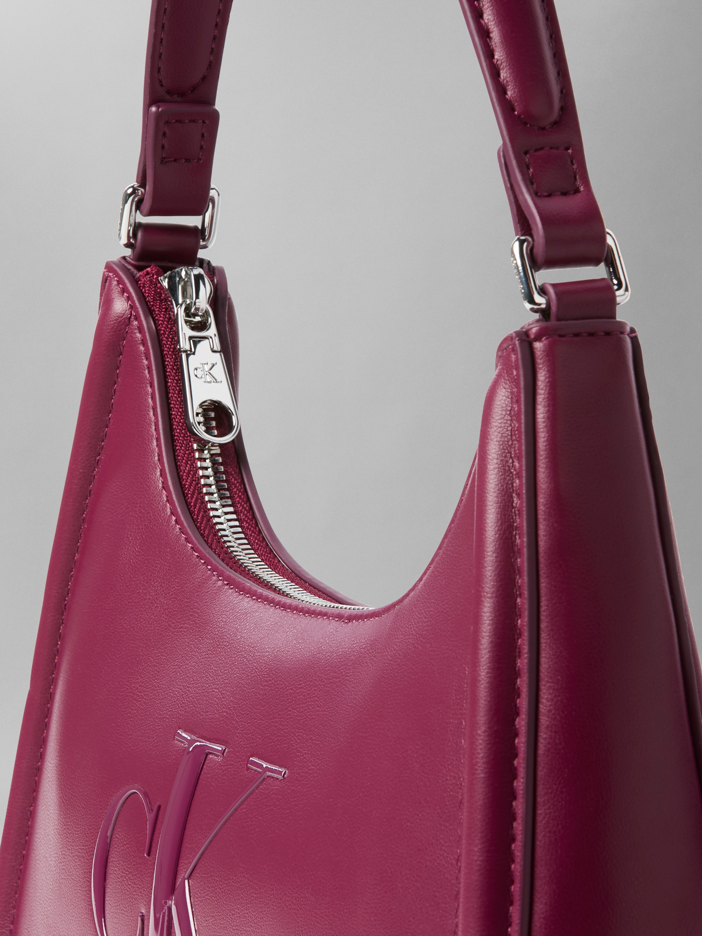 Calvin Klein Schultertasche »RAISED CK SMALL SHOULDER BAG« Henkeltasche, Damen-Handtasche, Umhängetasche mit CK-Logo