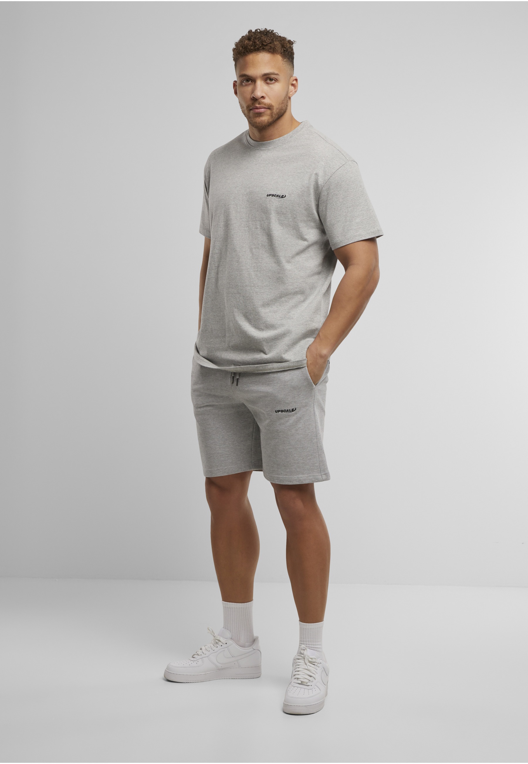 Upscale by Mister Tee Sweatshorts »Upscale by Mister Tee Upscale Core EMB Heavy Sweatshorts«