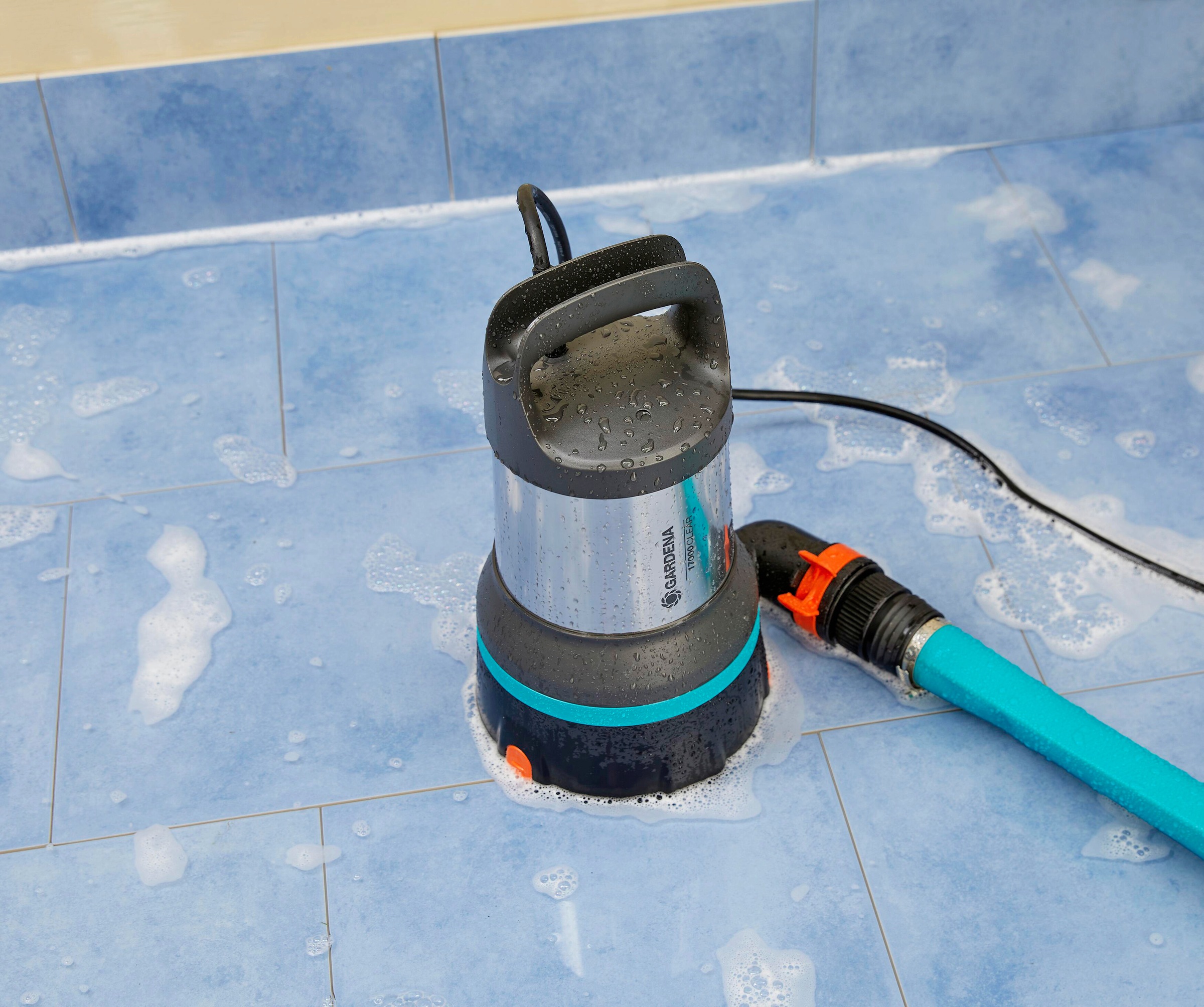 GARDENA Klarwasserpumpe »Tauchpumpe 17000 Aquasensor, 9036-20«, 17000 l/h max. Fördermenge