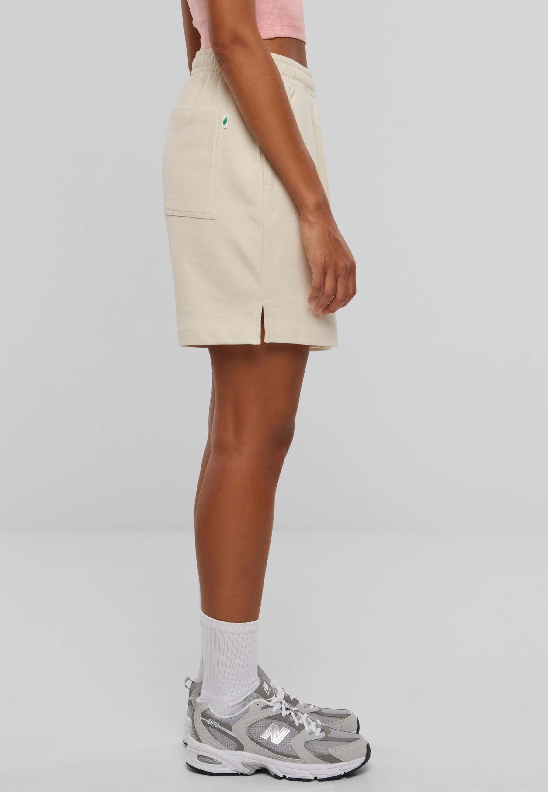 URBAN CLASSICS Sweatshorts »Urban Classics Damen Ladies Organic Terry Bermuda Pants«, (1 tlg.)