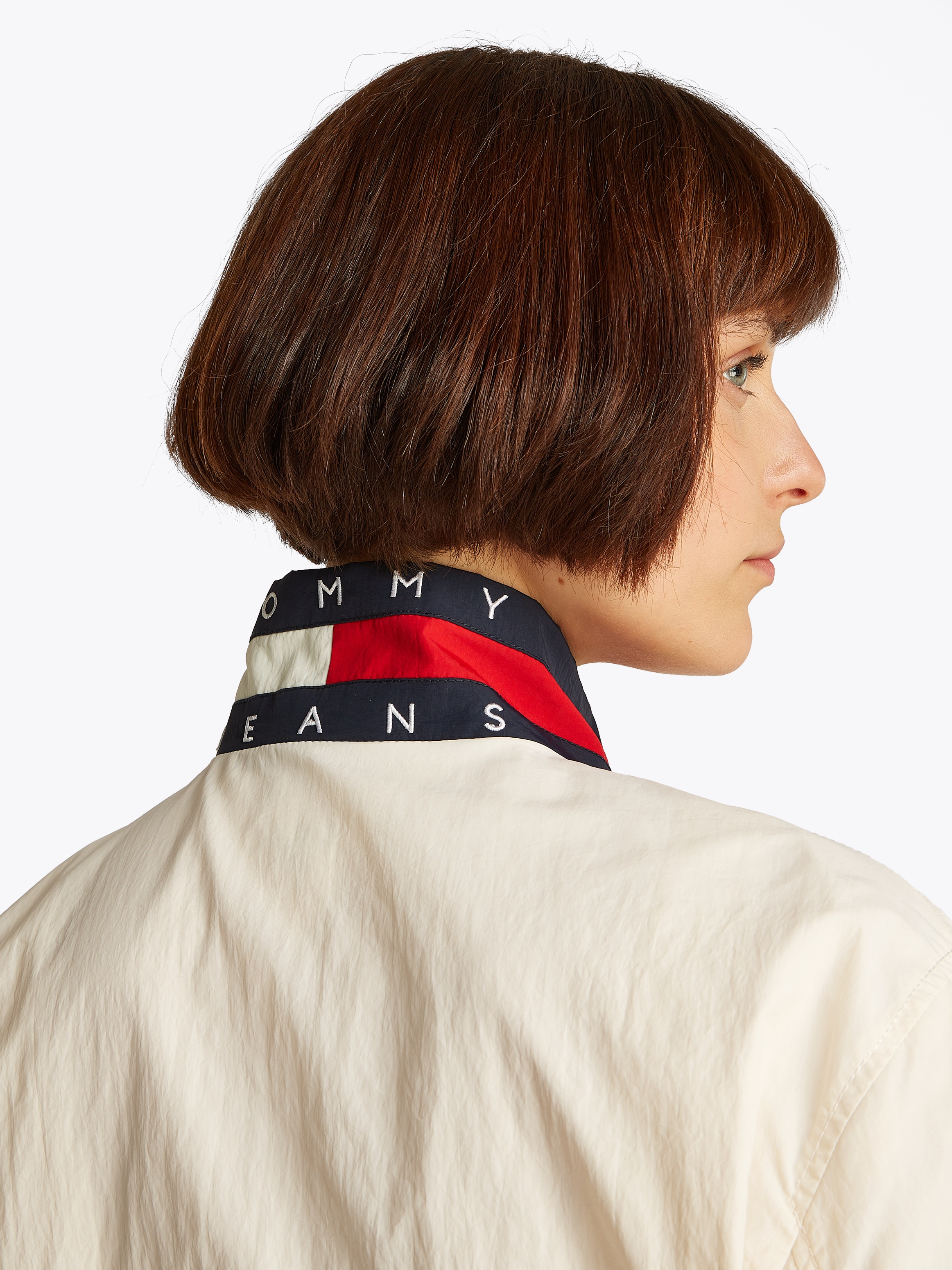 Tommy Jeans Outdoorjacke "TJW ESSENTIAL JACKET EXT", mit kontrastfarbenem E günstig online kaufen