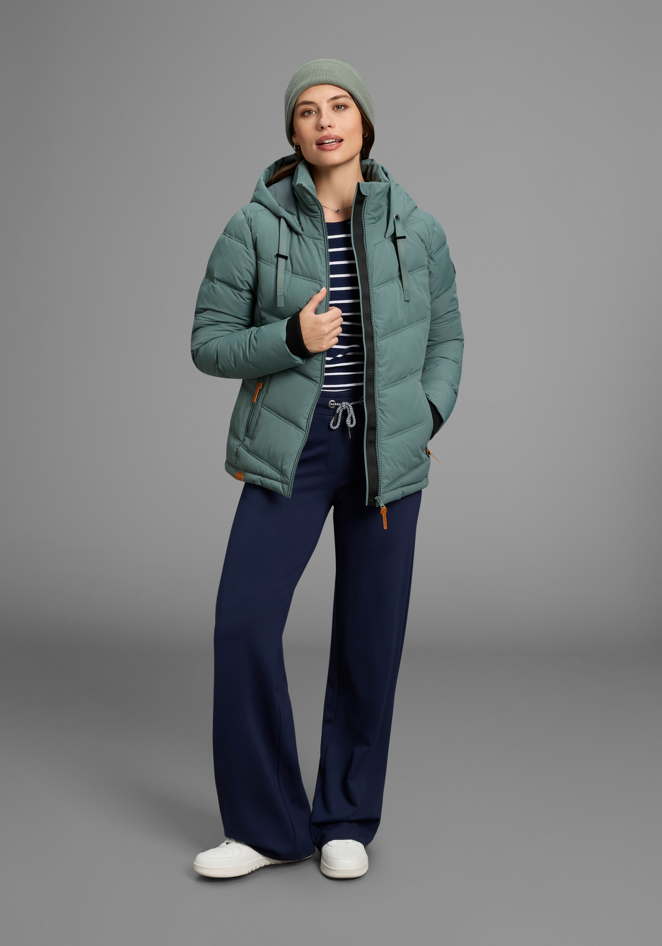 KangaROOS Winterjacke, mit Kapuze, mit Kapuze und Kordelzug, Reißverschlusstaschen und Innentasche