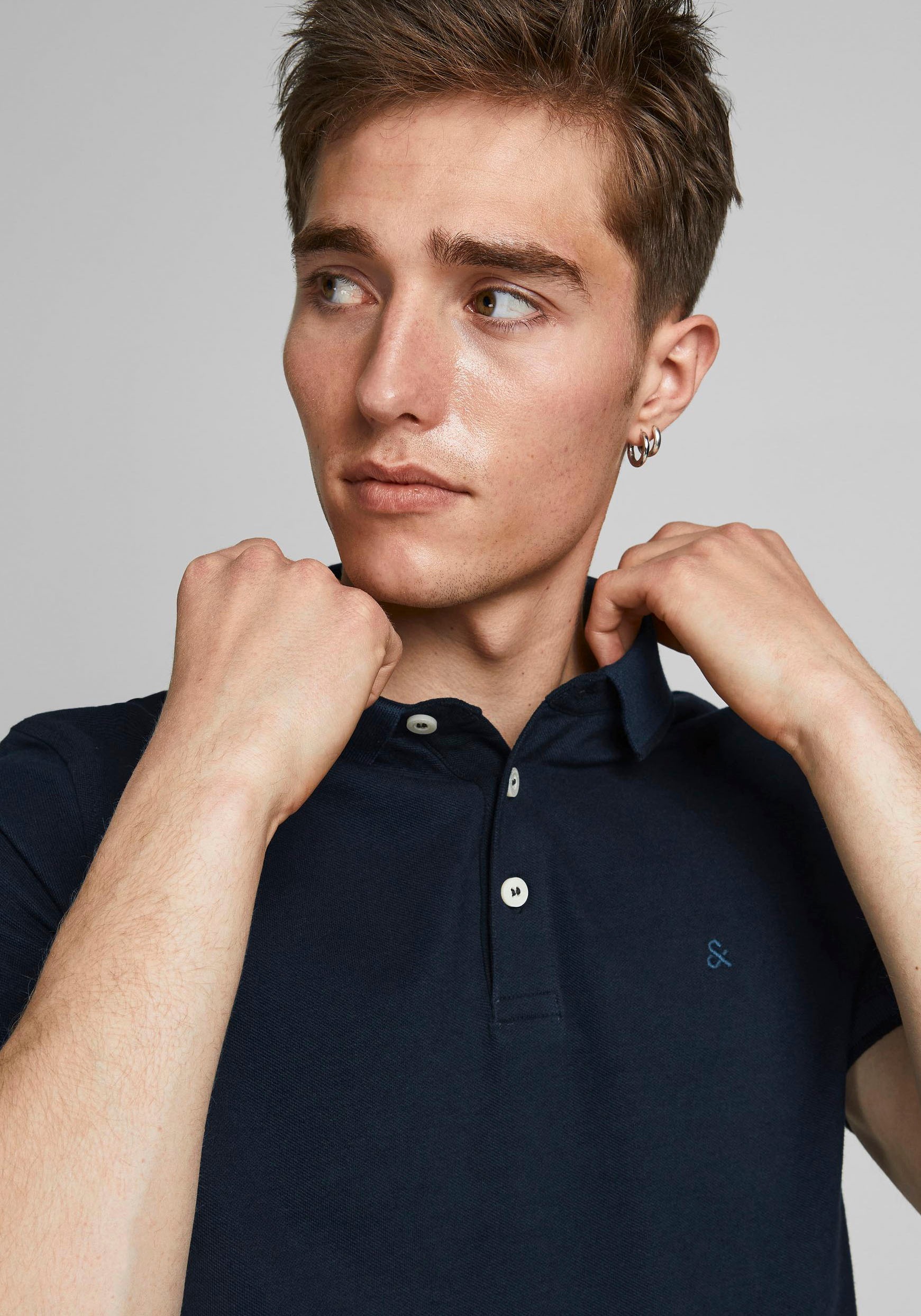 Thumbnail - Jack & Jones Poloshirt "JJEPAULOS Poloshirt mit klassischem Kragen und figurbetonter Form" Logostickerei, modisch, schma...