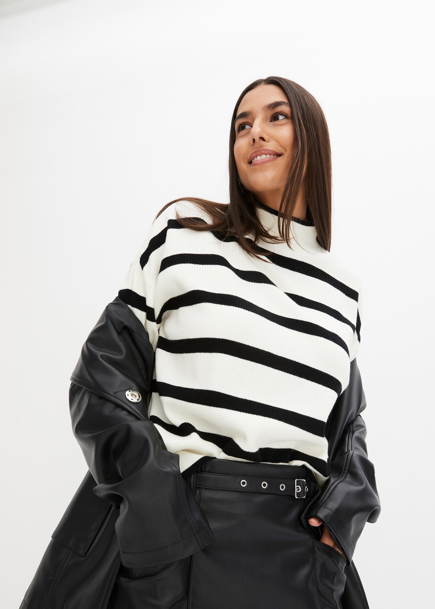 bonprix Strickpullover aus Viskose, Polyamid und Polyester, mit Stehkragen