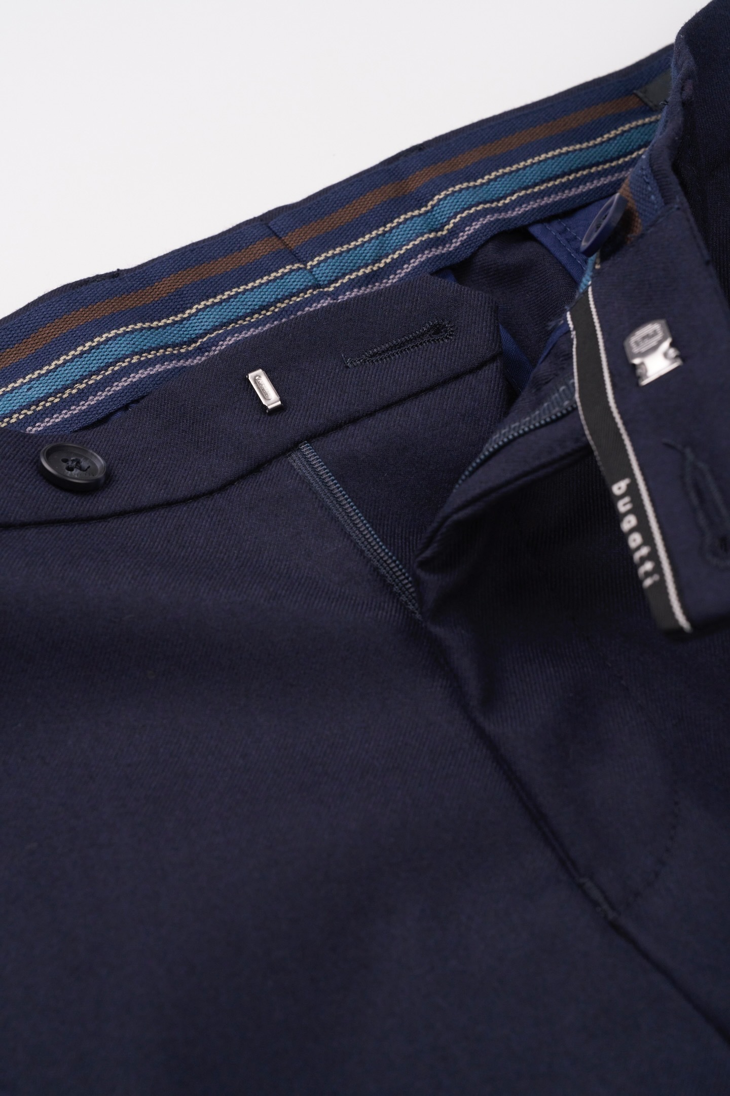 bugatti Stoffhose, mit moderner Form