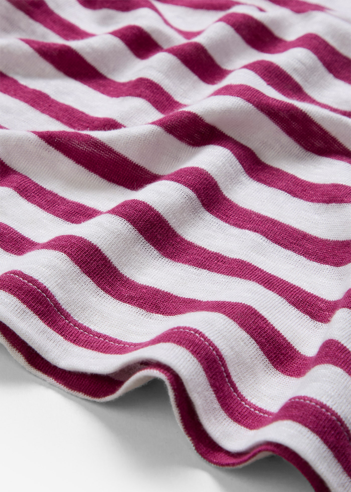 bonprix T-Shirt mit Streifen Muster, V-Ausschnitt und Zierknöpfen