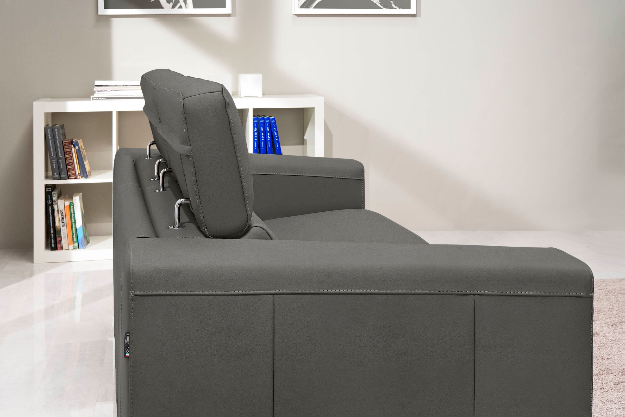Egoitaliano Schlafsofa »Cabiria, Design und super Sitz- und Liegekomfort«, Sofa inkl. Schlaffunktion, Kopfteile verstellbar, mit Metallfüßen