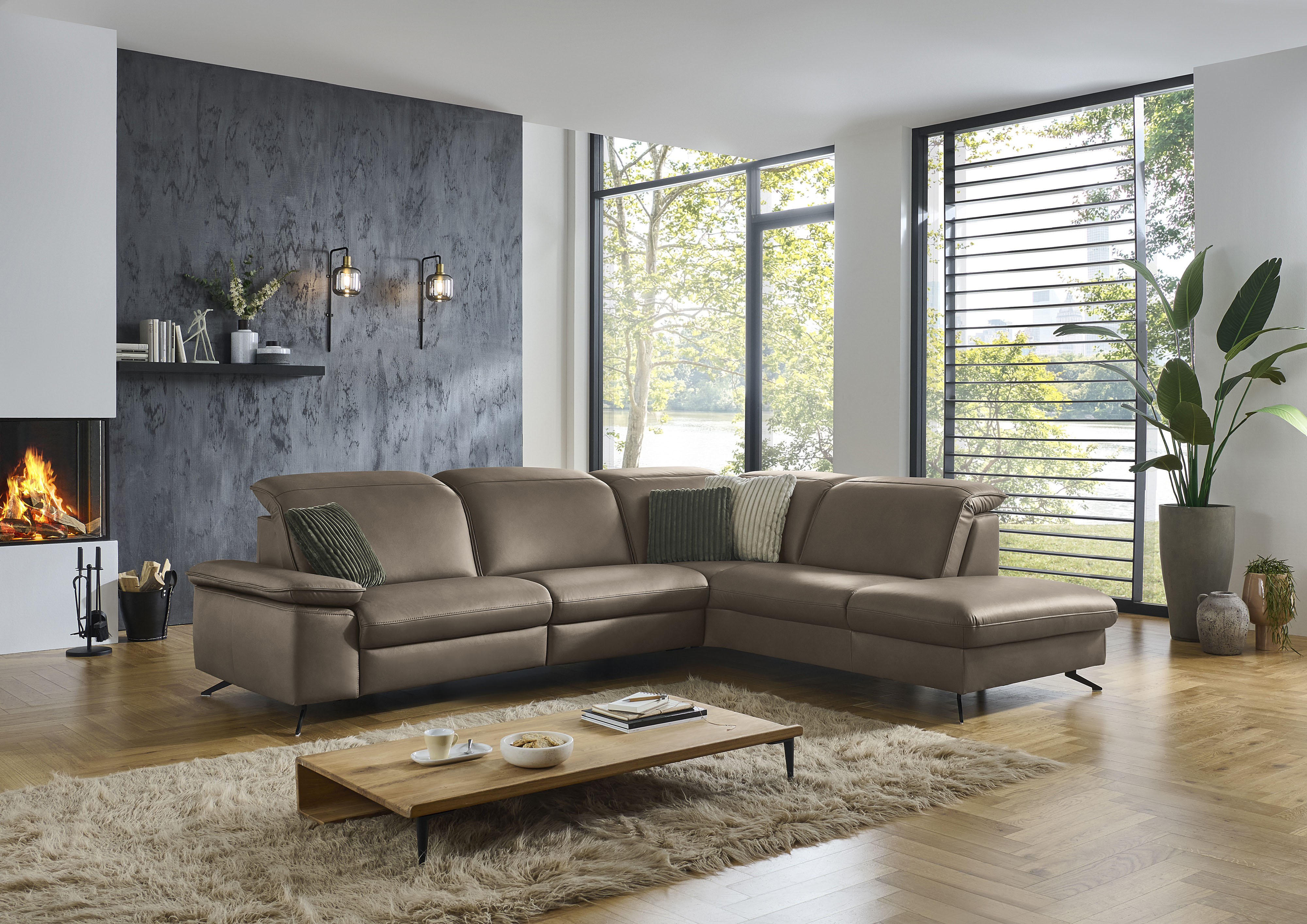 Die PlanBar Ecksofa "PN-EM20091, L-Form, Breite 297 cm" inkl. Kopfteilverstellung, optional elektr. Relaxfunktion u. Stauraum