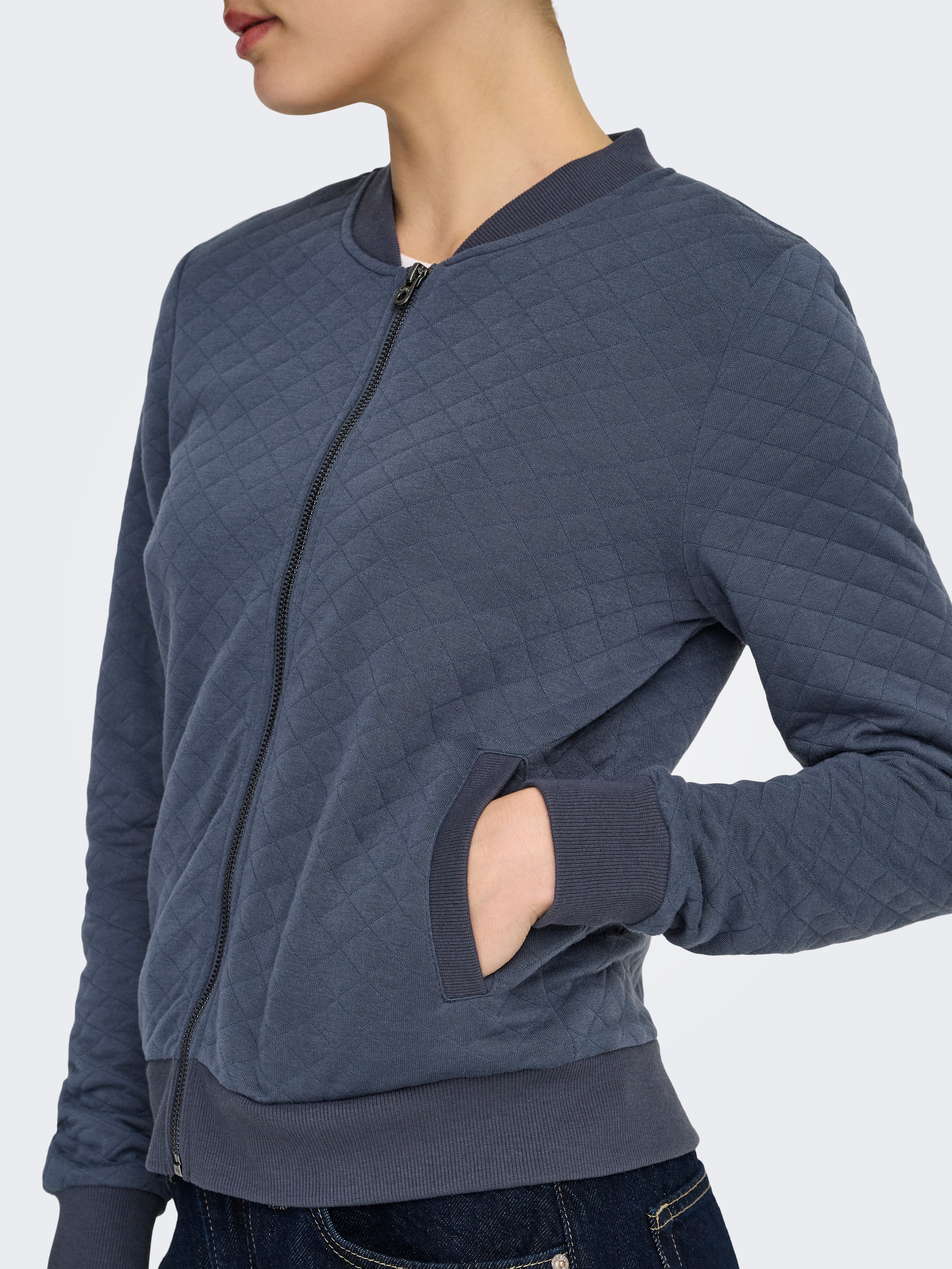 Thumbnail - ONLY Sweatjacke "ONLJOYCE L/S BOMBER SWT NOOS" Polyester, regular fit