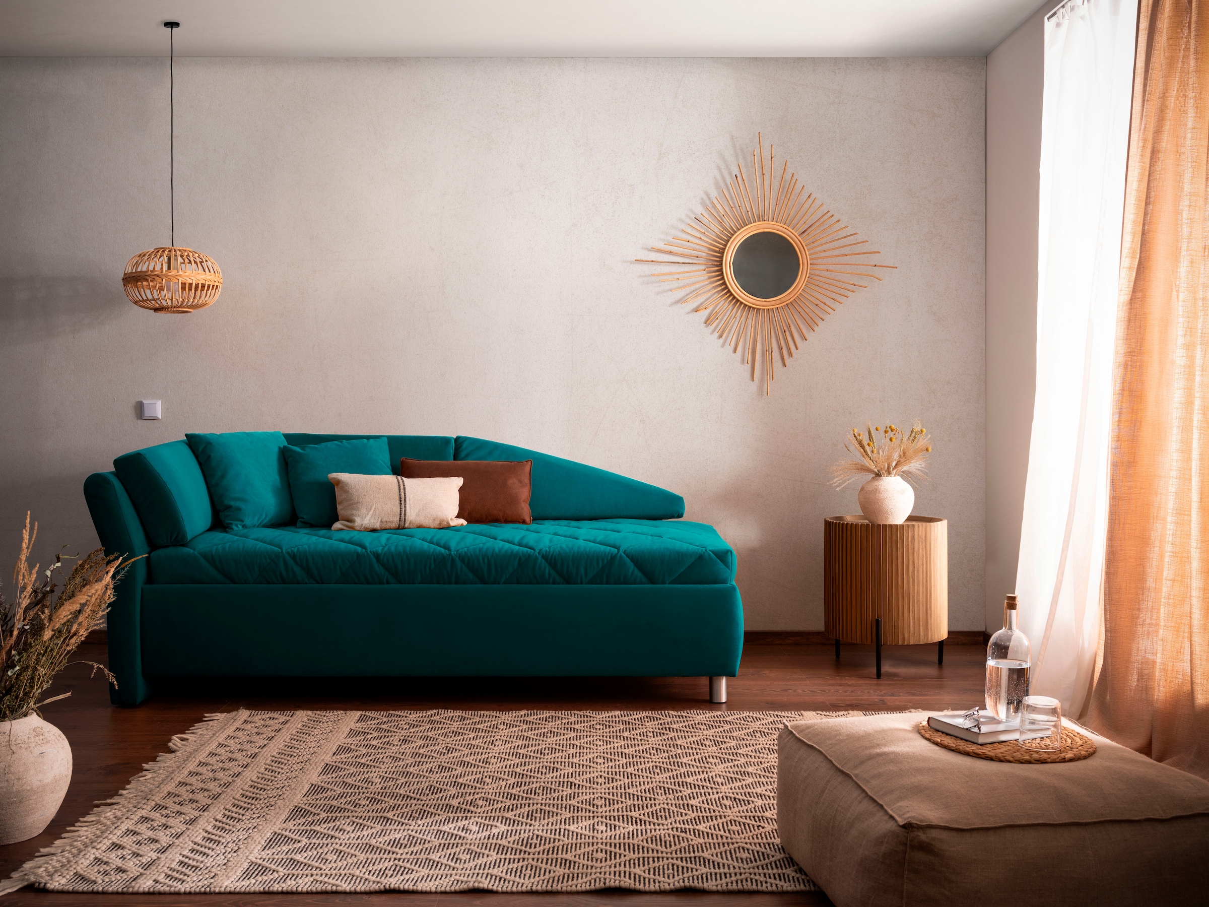 alina Schlafsofa, Bettkasten, Zierkissen-Set aus: 2 Stk. 40x40cm, 1 Stk. 30x30cm