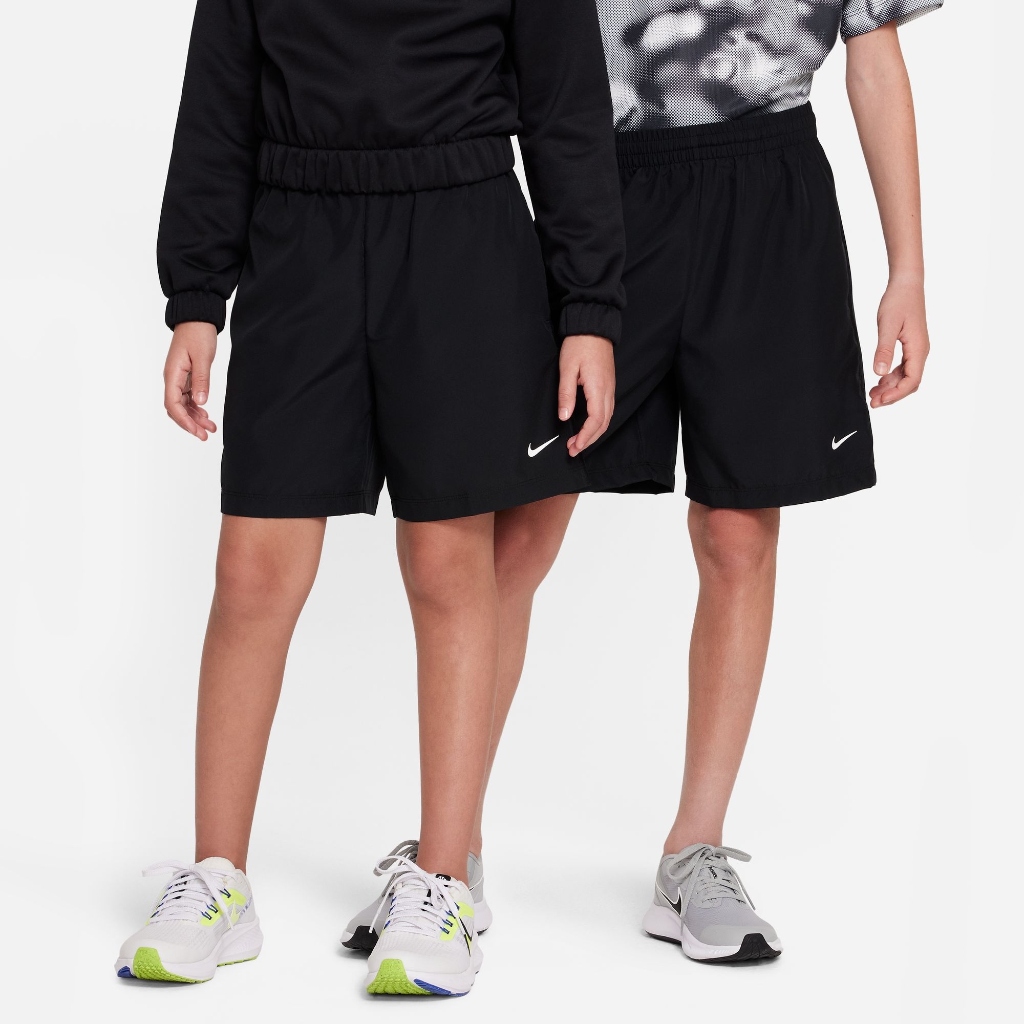 Nike Shorts »B NK DF MULTI WVN SHORT«  schnell trocknendes Material, atmungsaktiv, mit Eingrifftaschen