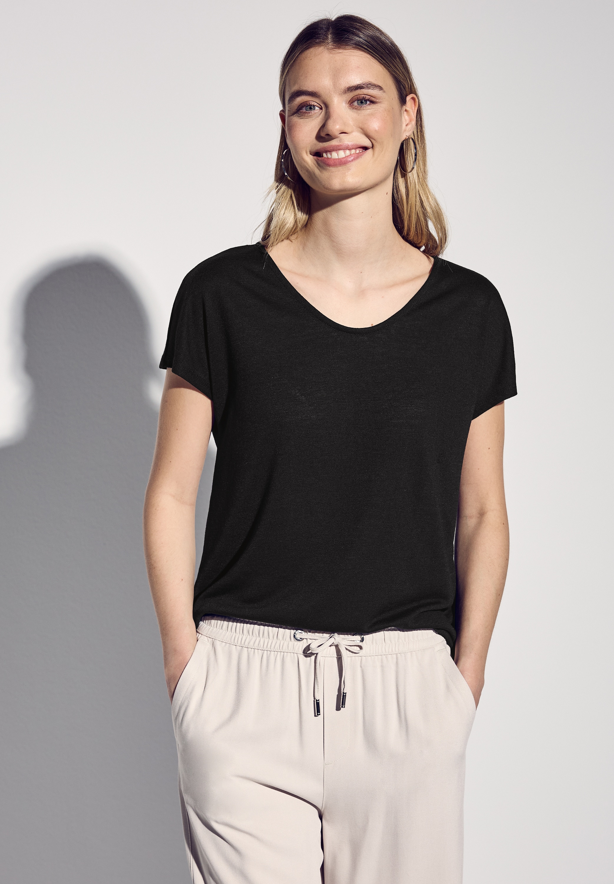 STREET ONE T-Shirt, mit abgerundetem V-Ausschnitt
