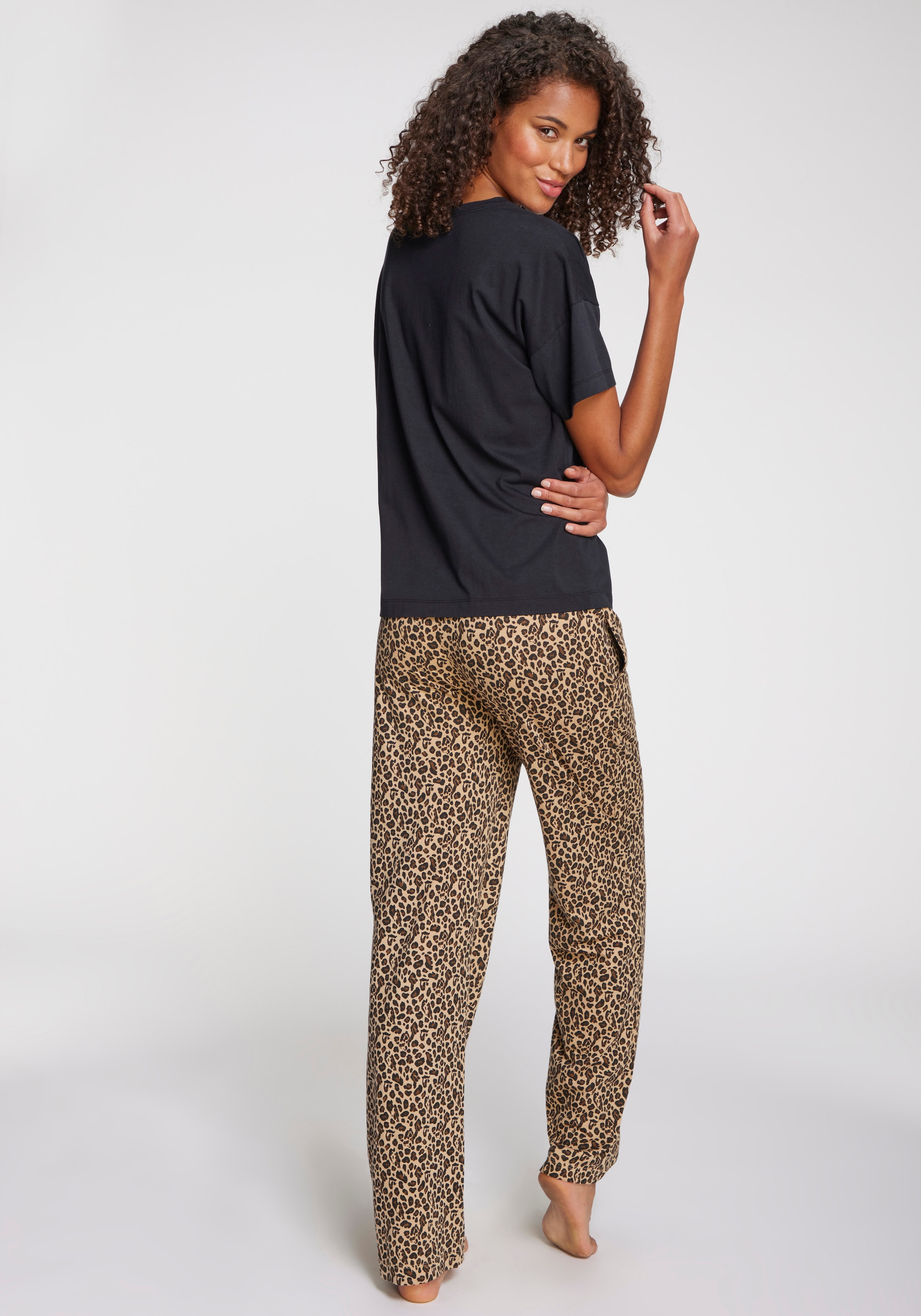 s.Oliver Pyjamahose  mit weitem Bein