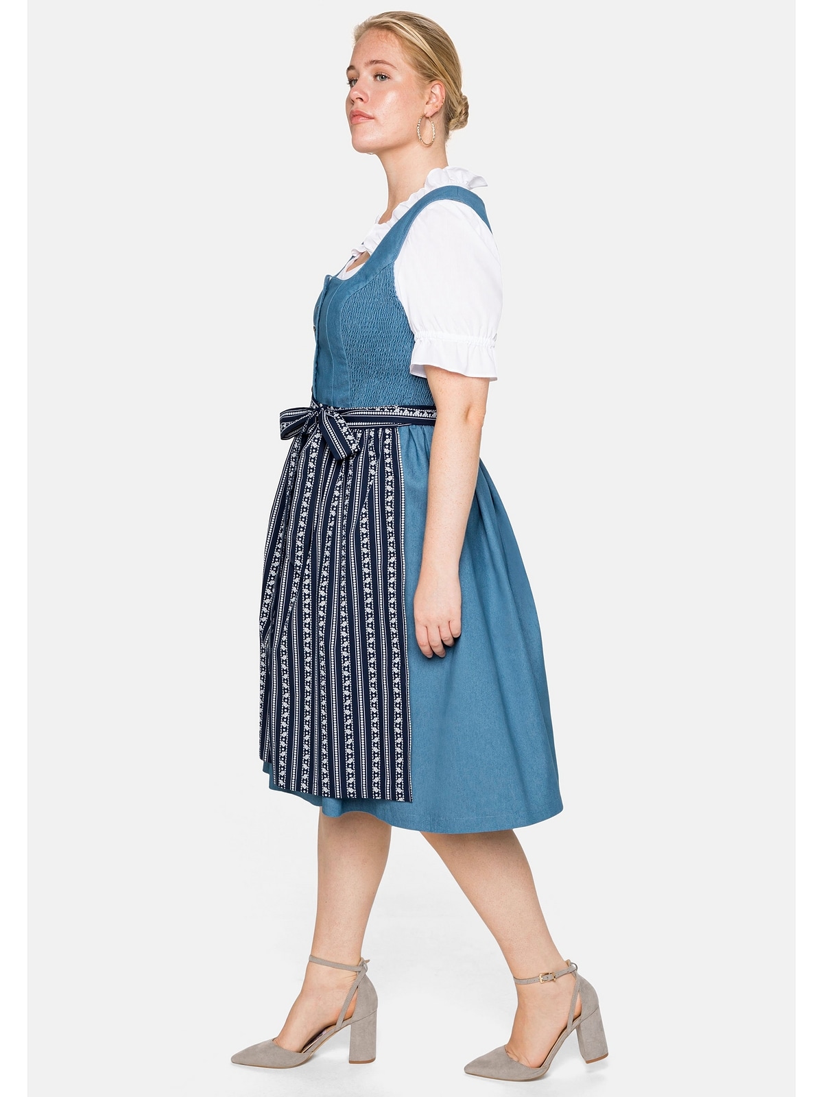 Sheego Dirndl »Große Größen«, in Denim-Optik mit Schürze 2-tlg.