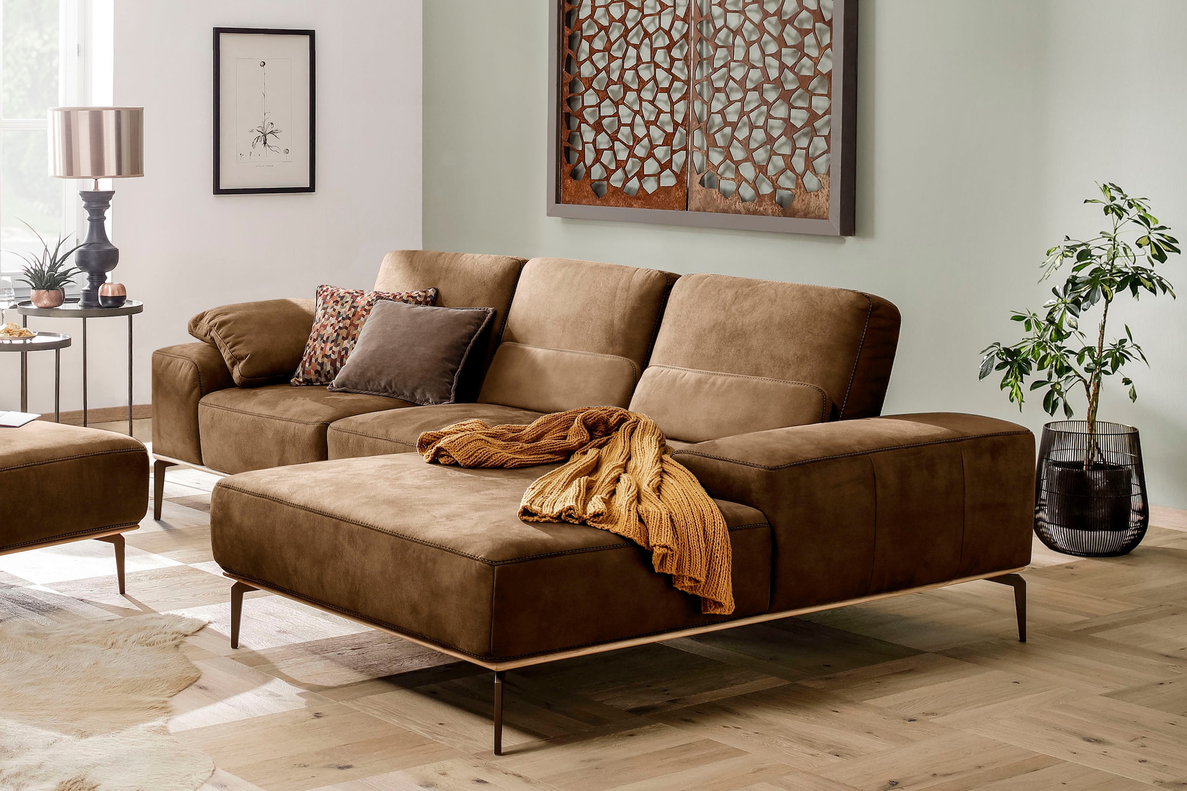 W.SCHILLIG Ecksofa "run, Designsofa mit tollem Sitzkomfort, bequem, L-Form" mit Holzsockel, Füße in Bronze pulverbeschichtet, Breite 279 cm