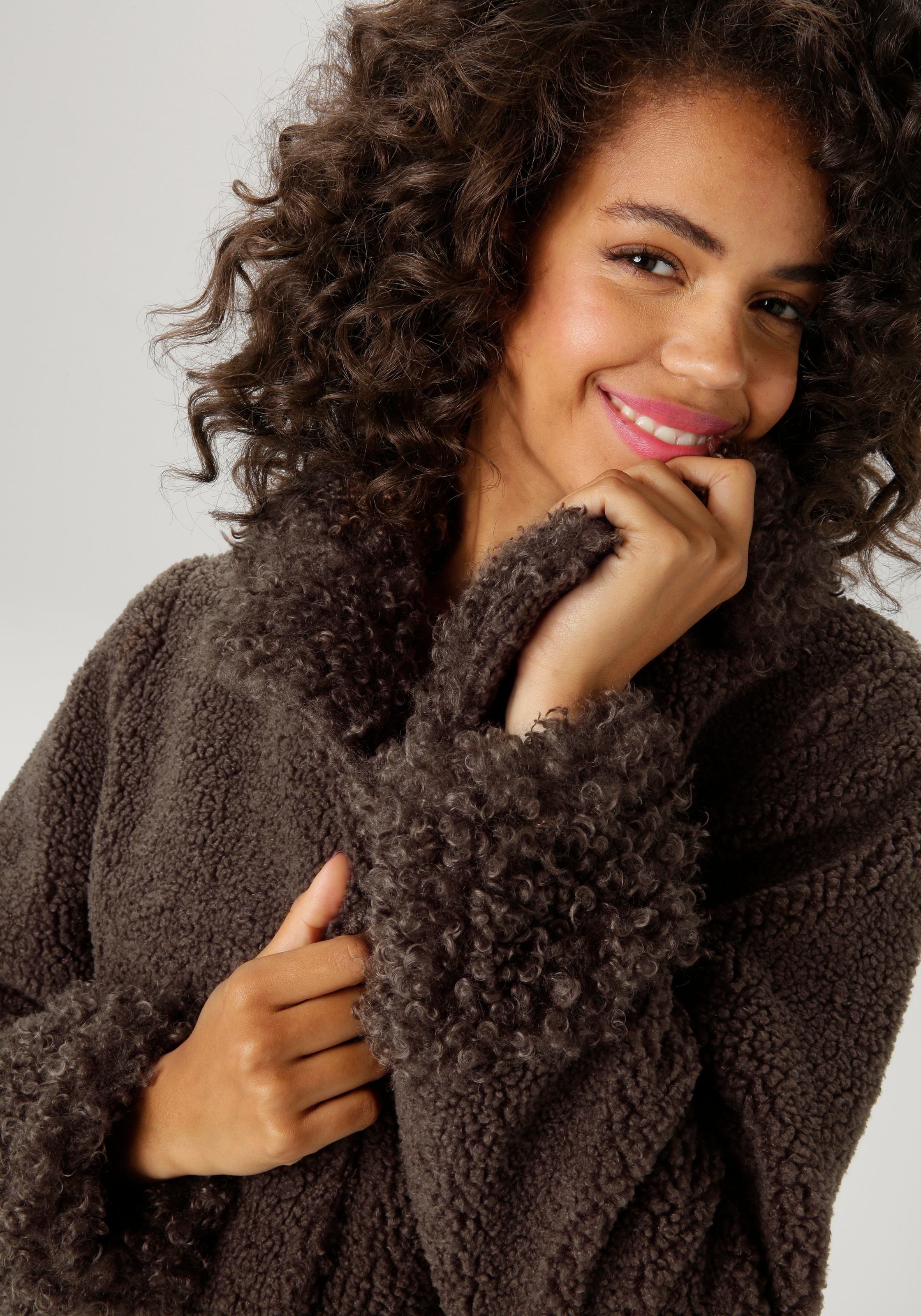 Aniston CASUAL Langmantel, mit "Locken" am Reverskragen und den Ärmeln - NEUE KOLLEKTION