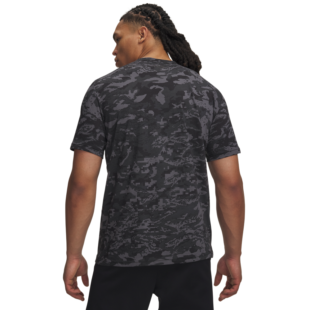Under Armour® T-Shirt »UA ABC CAMO SS« sportlicher Stil, aus Baumwolle und Polyester, mit kurzen Ärmeln