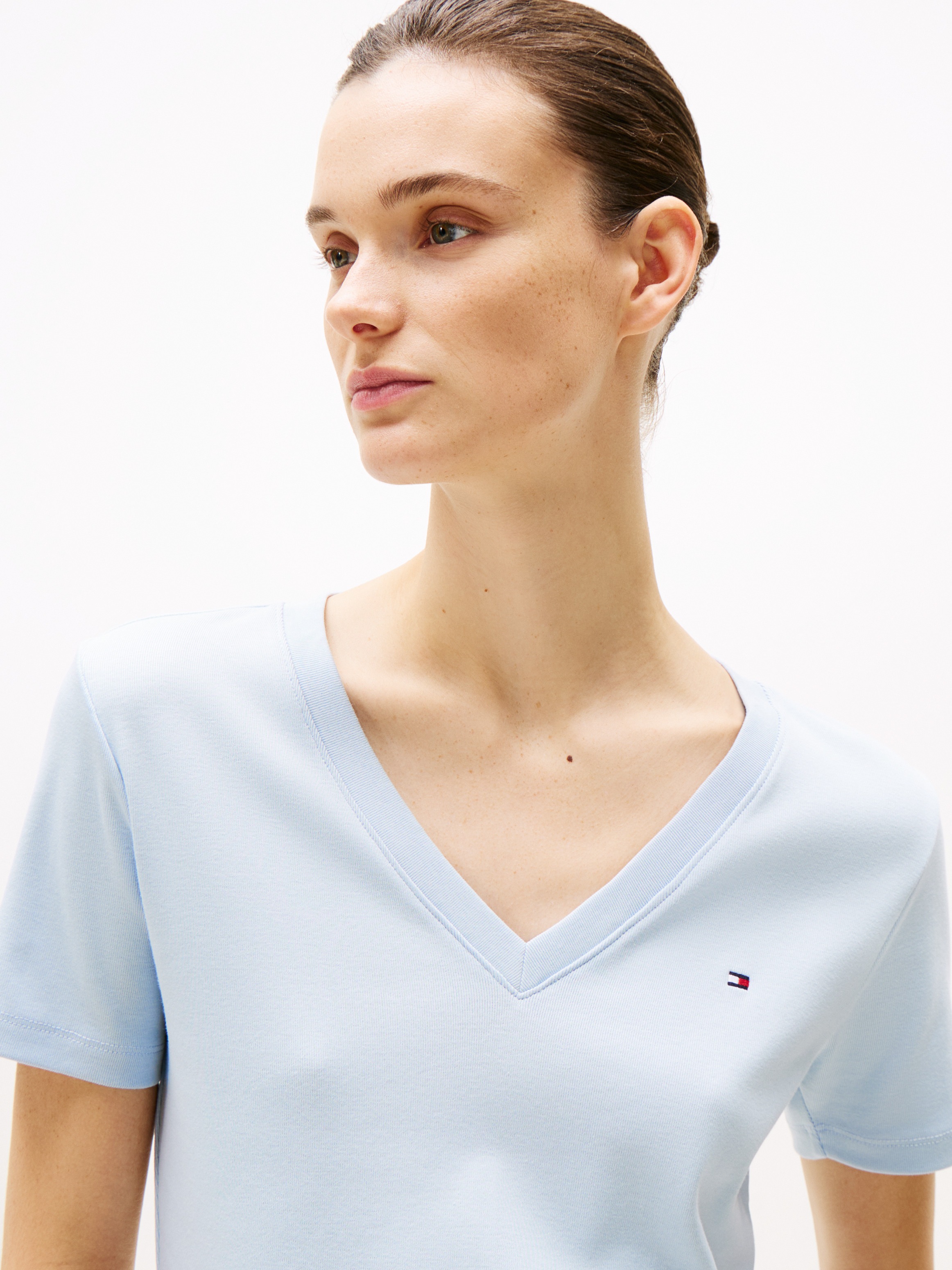 Tommy Hilfiger T-Shirt "SLIM CODY V-NK SS", mit Logostickerei günstig online kaufen