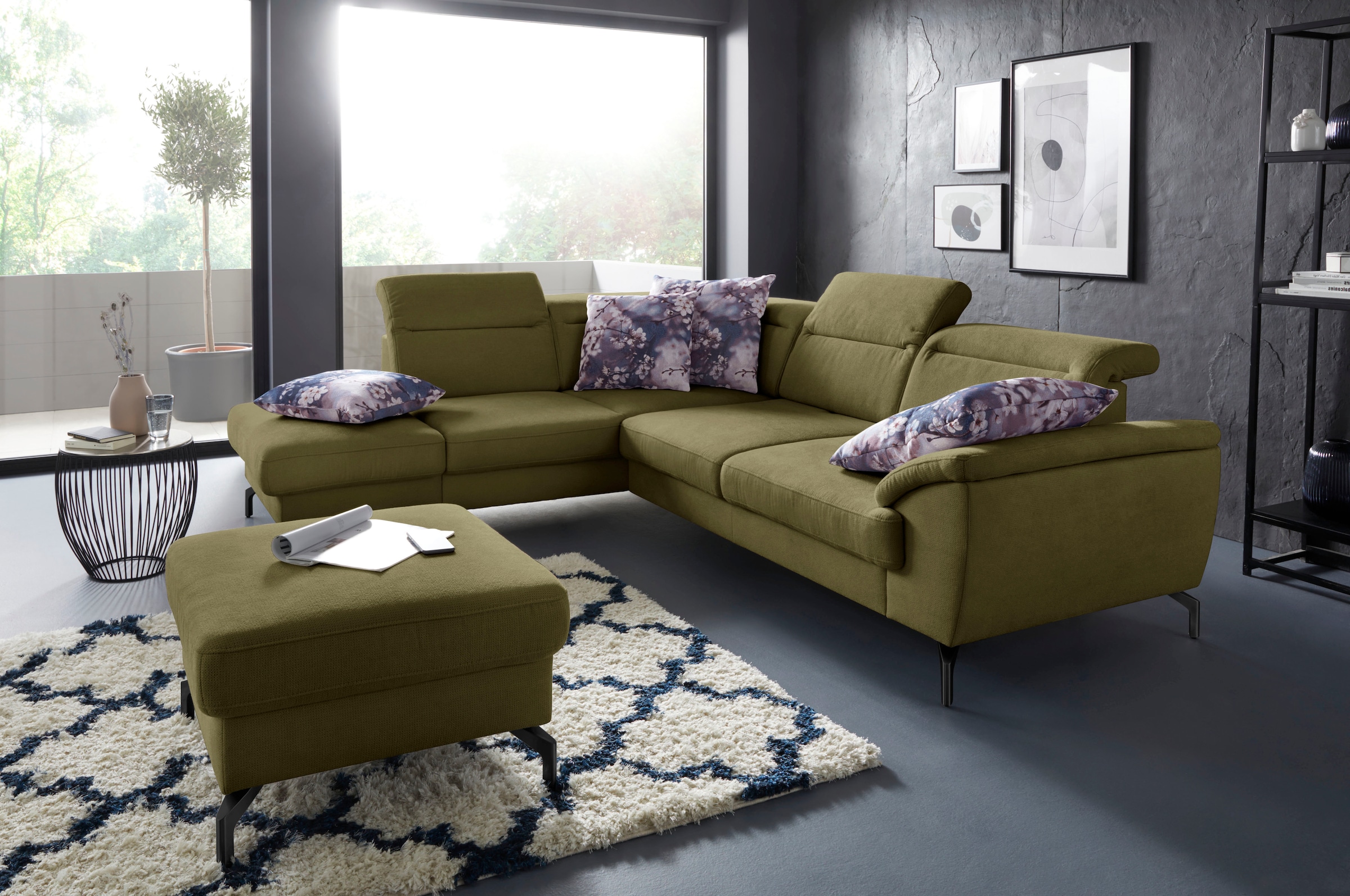 sit&more Ecksofa "Percy L-Form" 15 cm Fußhöhe, Sitztiefenverstellung, wahlweise in 2 Fußfarben