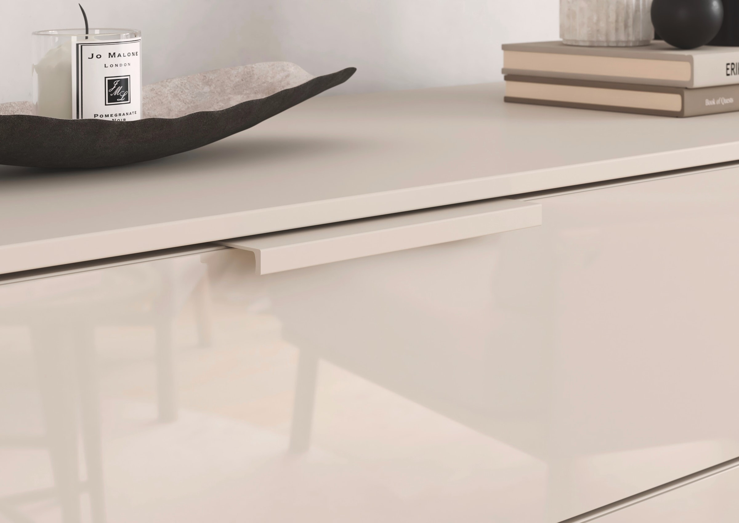 rauch Schubkastenkommode »Highboard Sideboard Kommode MONTCLAR Frontauswahl Dekor/Hochglanz/Glas« in 2 Breiten: 40 oder 80 cm / Höhe 100 cm, inkl. Soft-Close-Funktion,  mit 5 geräumigen Schubladen, viele Griffvarianten MADE IN GERMANY