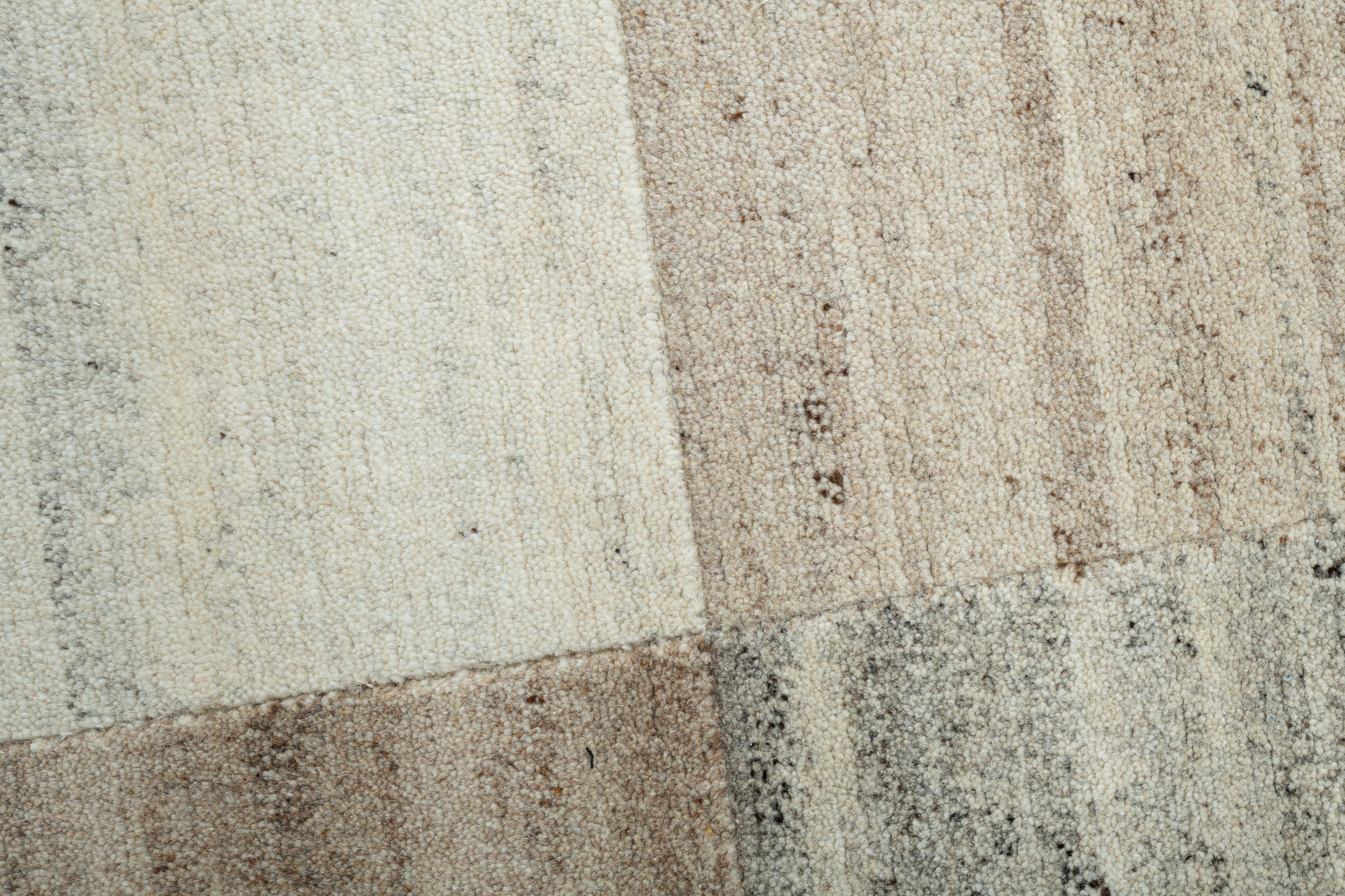 Thumbnail - THEKO Wollteppich "Nakarta 2" rechteckig 12 mm Höhe reine Wolle, handgeknüpft, Naturtöne, Patchworkdesign, meliert