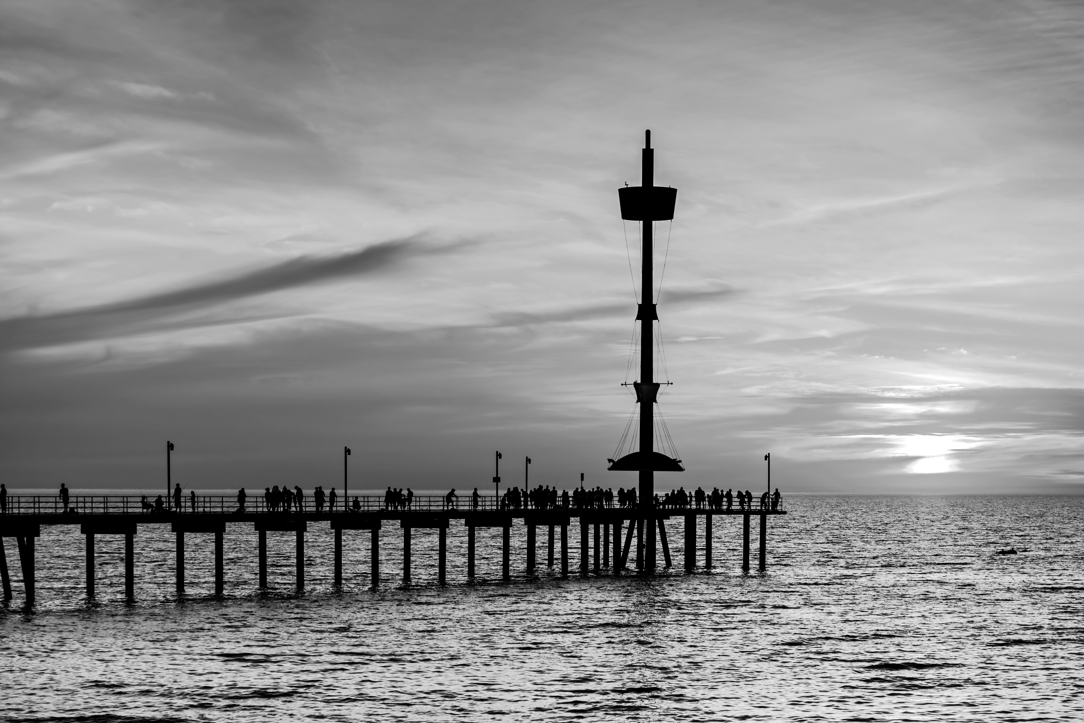 Papermoon Fototapete "Steg im Wasser Schwarz & Weiß"