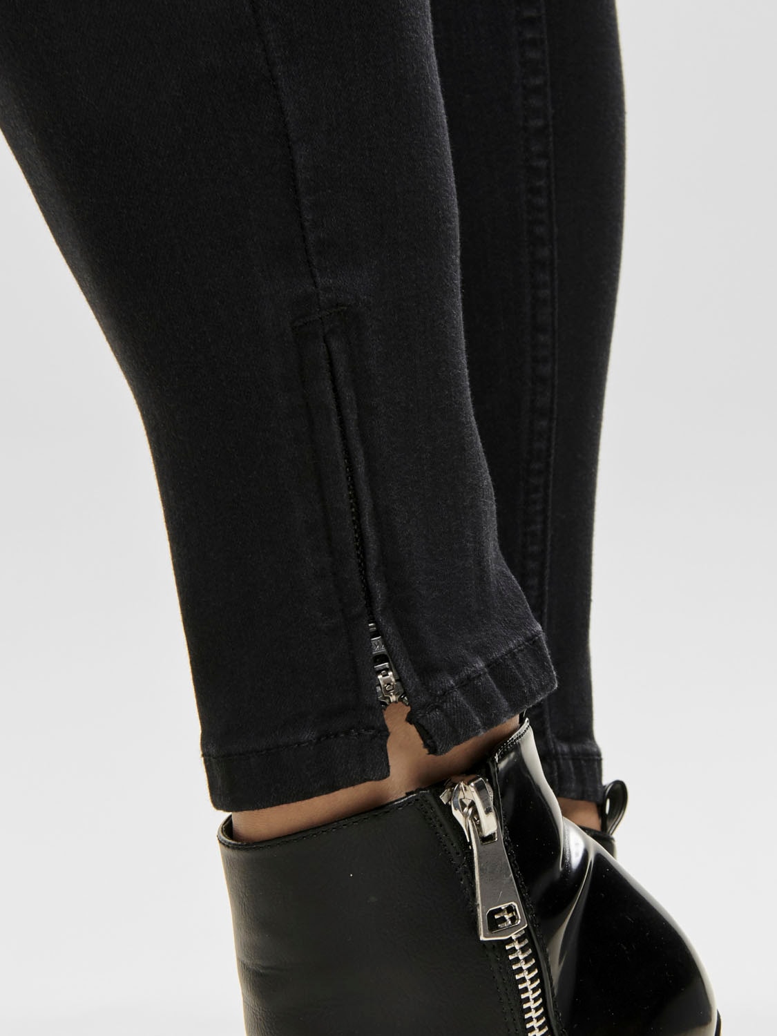 ONLY CARMAKOMA Skinny-fit-Jeans »CARKARLA REG SK ANKLE ZIP JNS«, mit Reißverschluss am Beinabschluss