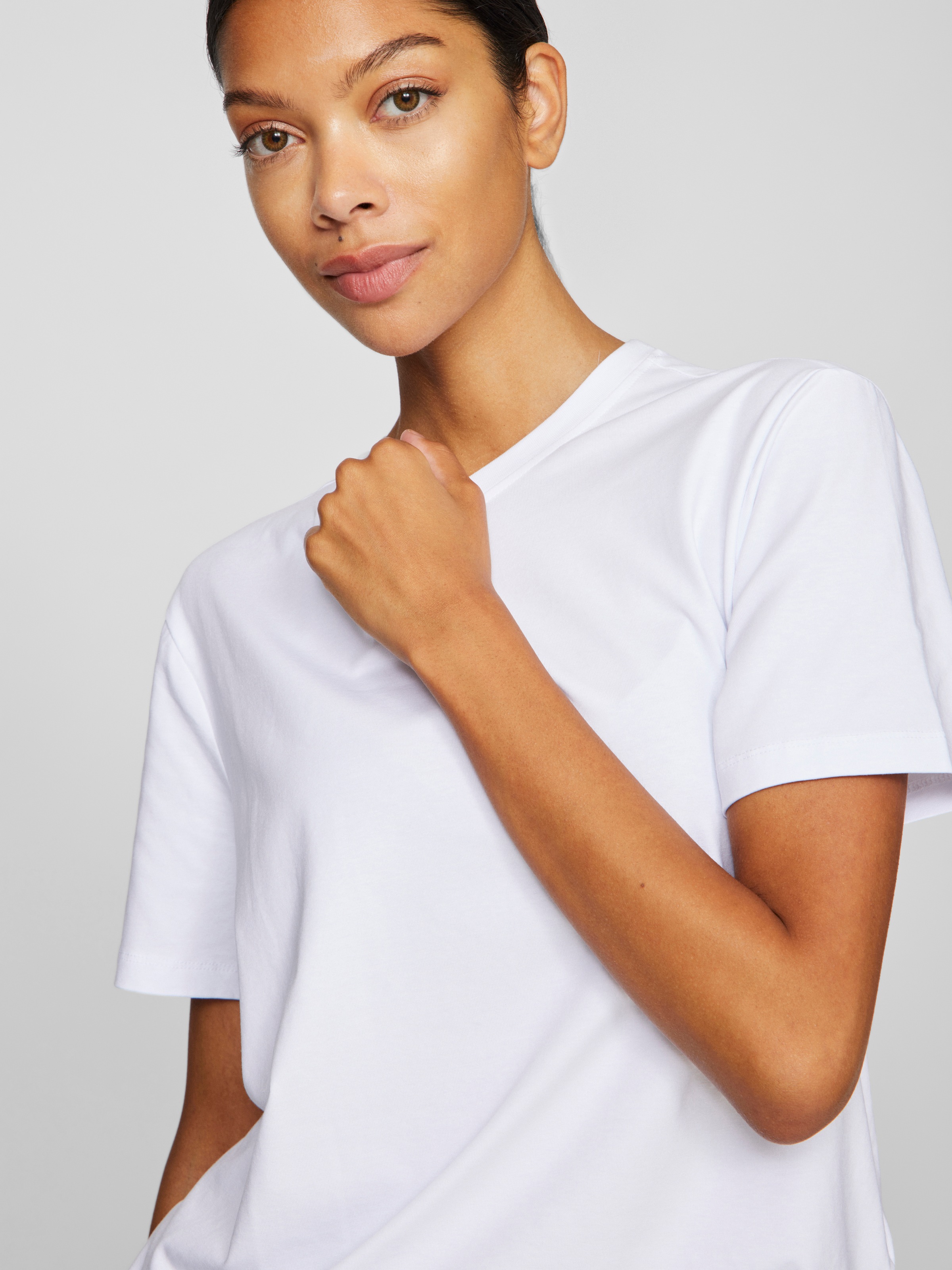 Kurzarmshirt VILA "VINORA S/S T-SHIRT - NOOS", Damen, Gr. S, weiß (hellweiß), Jersey, Obermaterial: 96% Baumwolle, 4% Elasthan, unifarben, regular fit normal, Rundhals, Shirts, Baumwollmischung, regular fit 9