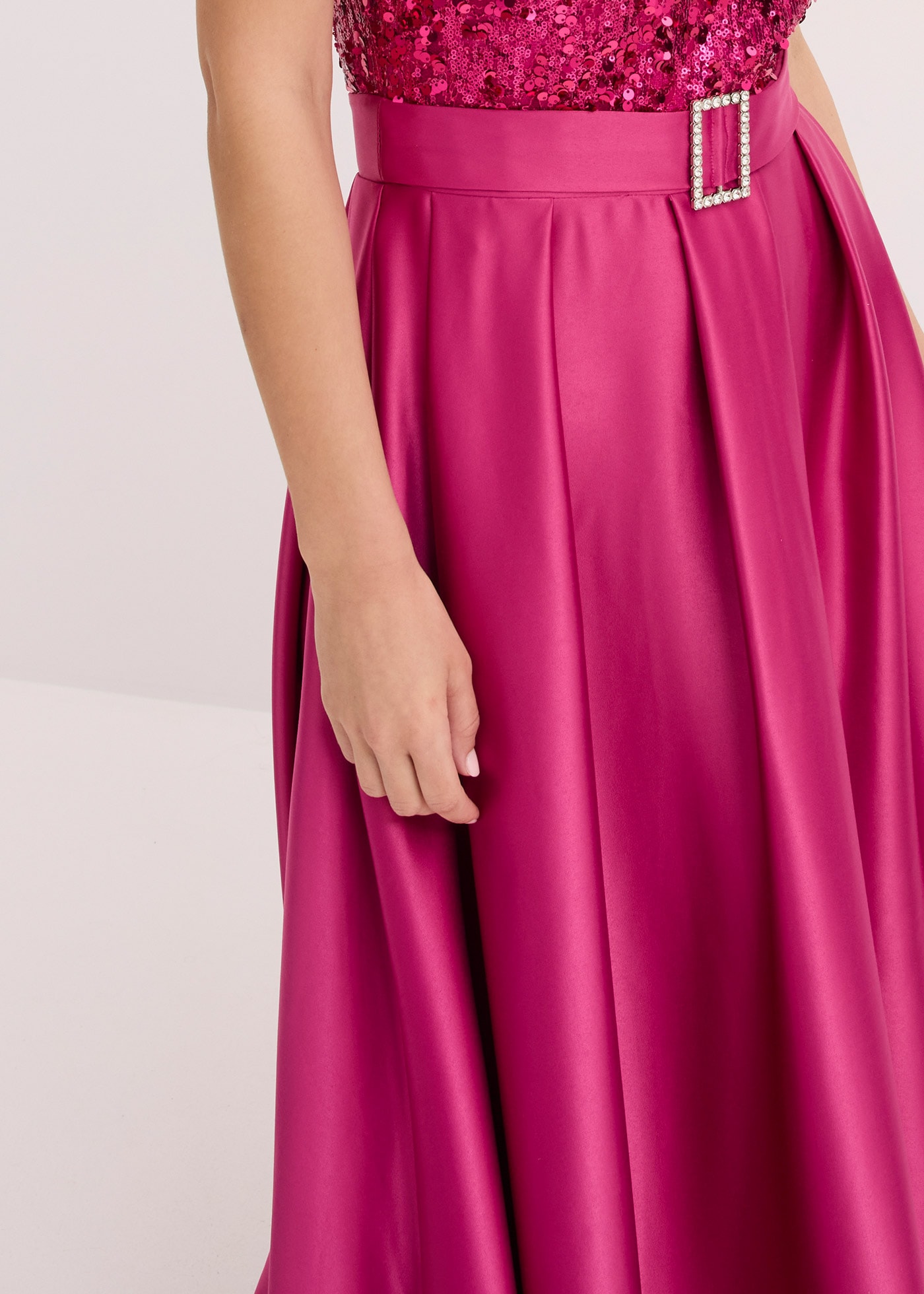 bonprix Abendkleid für festliche Anlässe, aus glänzendem Satin, ausgestellte Passform