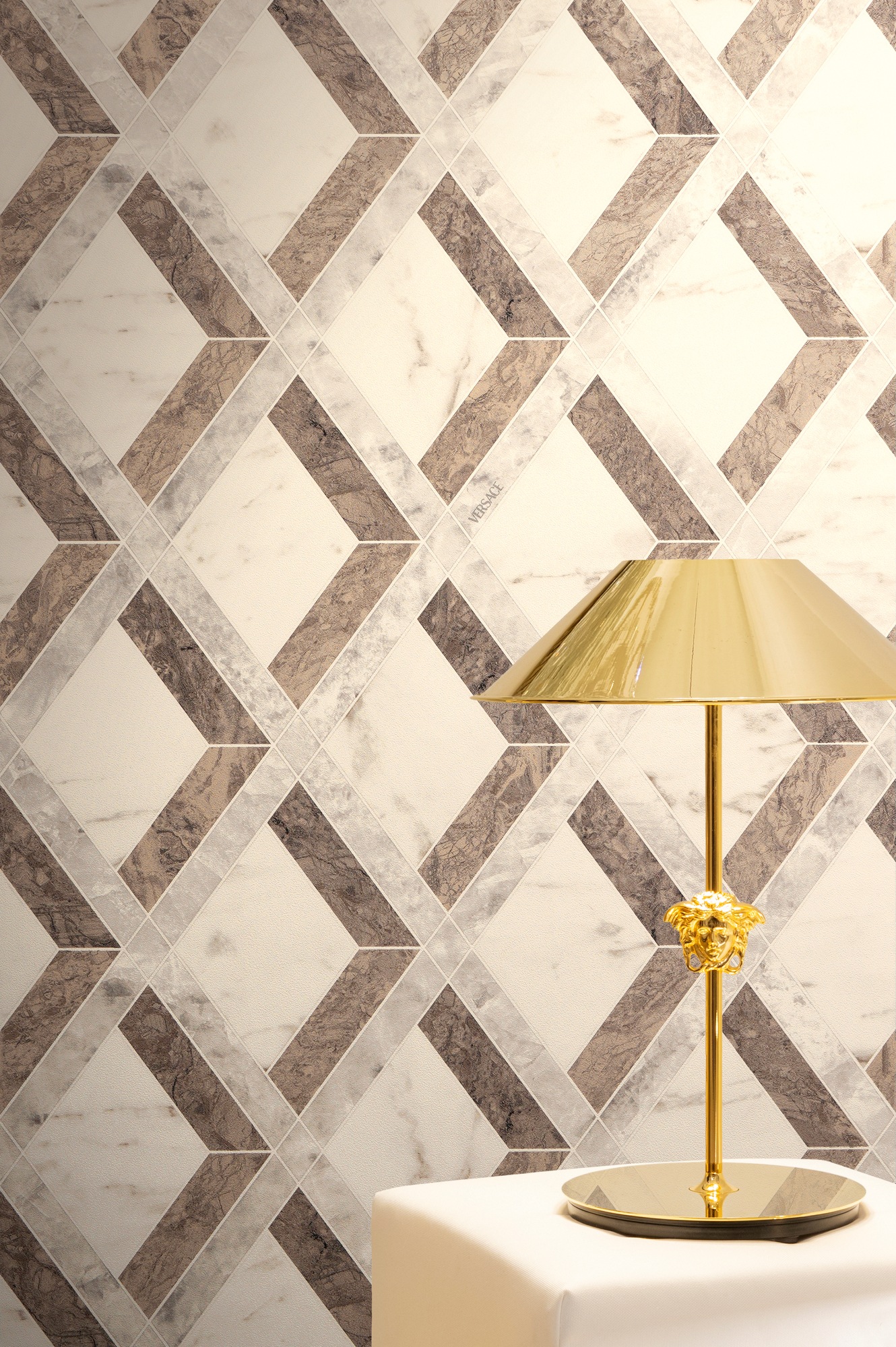 Versace Vliestapete »Versace 6 Tarsia –« 3D-Optik | Barock | Motiv geprägt Modernes Rautendesign in Marmoroptik mit strukturierter Oberfläche