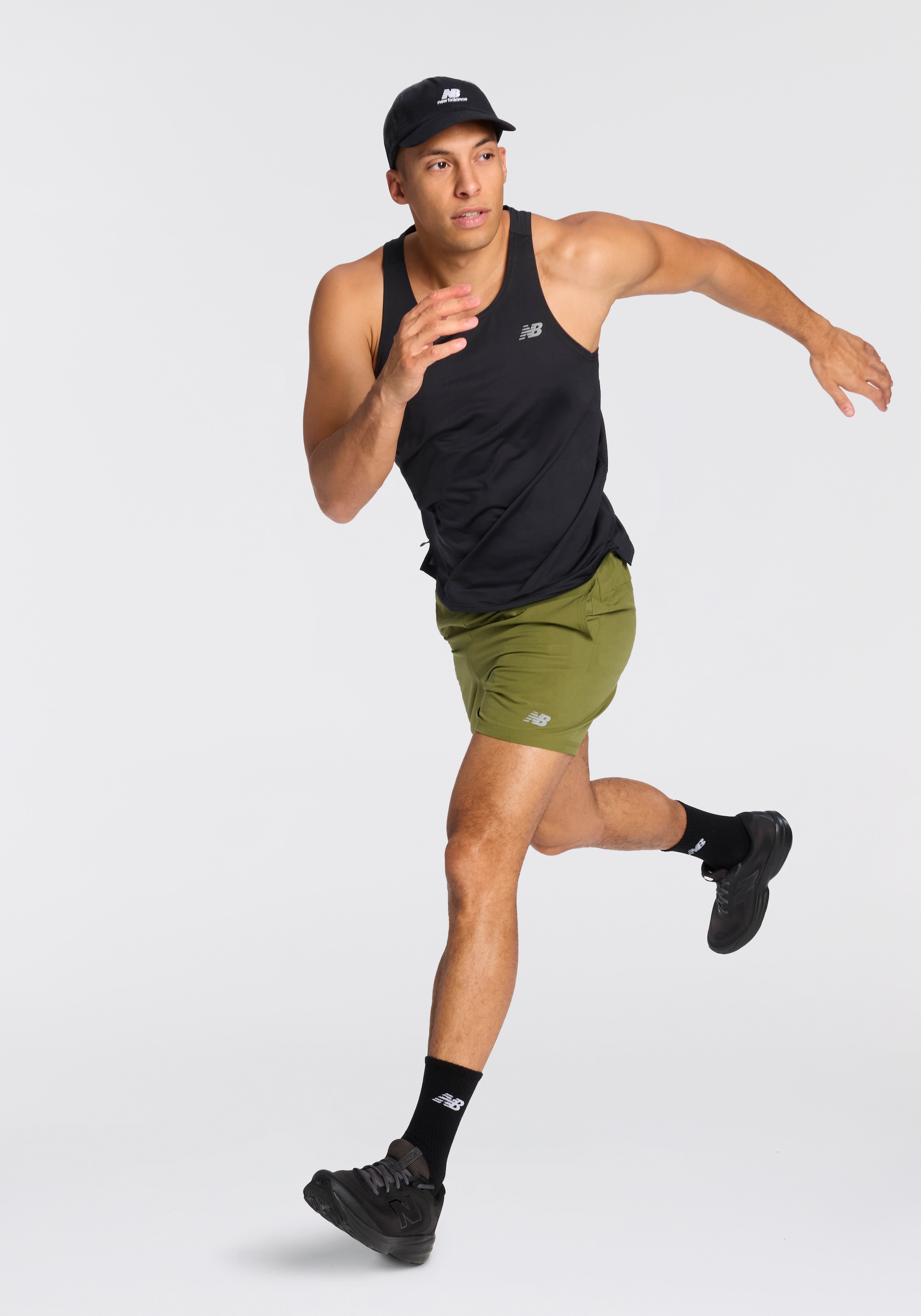 New Balance Laufshorts »SPORT ESSENTIAL SHORT 5«  für Laufen und Fitness, in sportlichem Stil, feuchtigkeitsabweisend