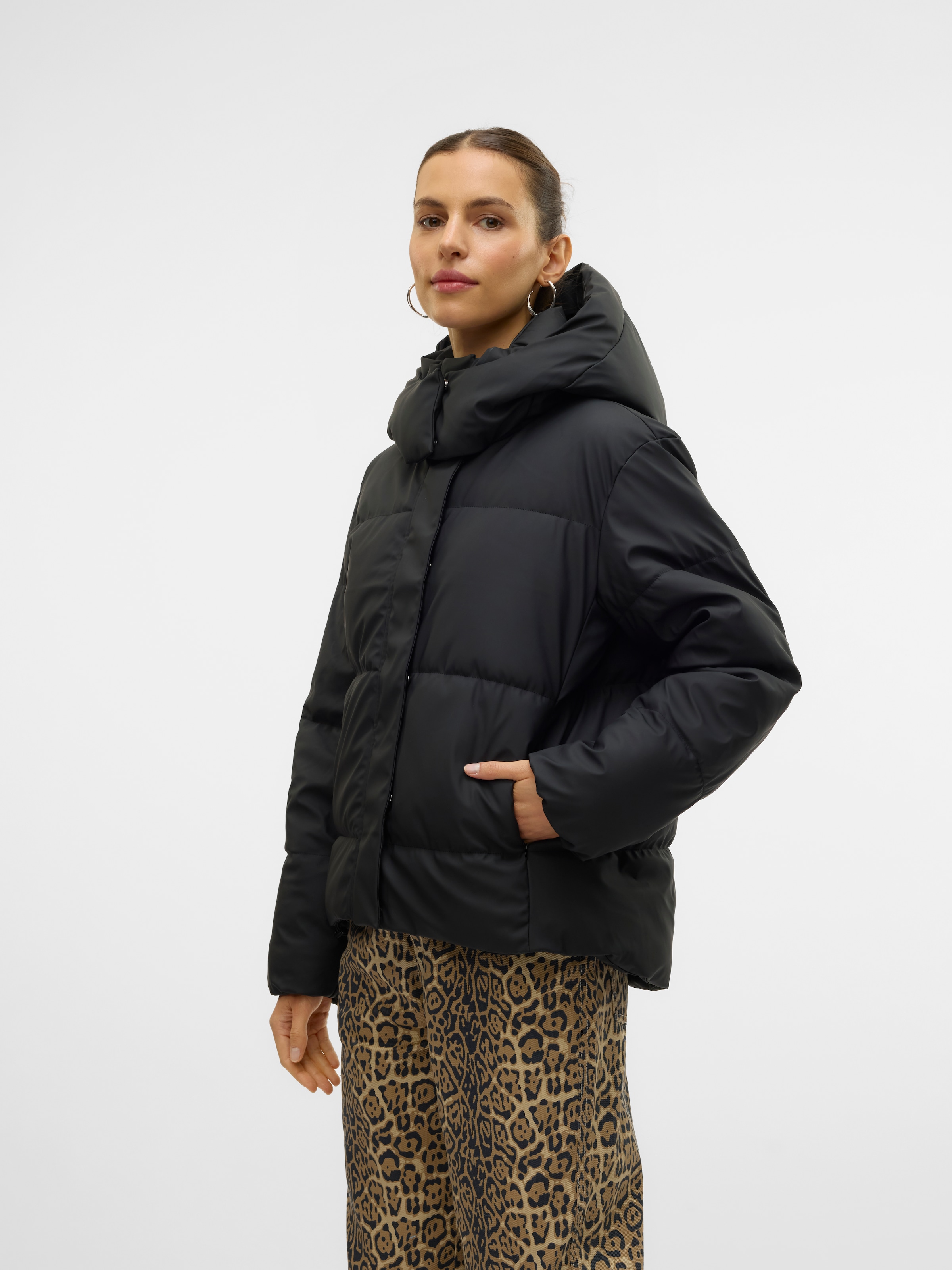 Vero Moda Steppjacke "VMGRETAKYLIE SHORT COATED JACKET NOOS", mit Kapuze