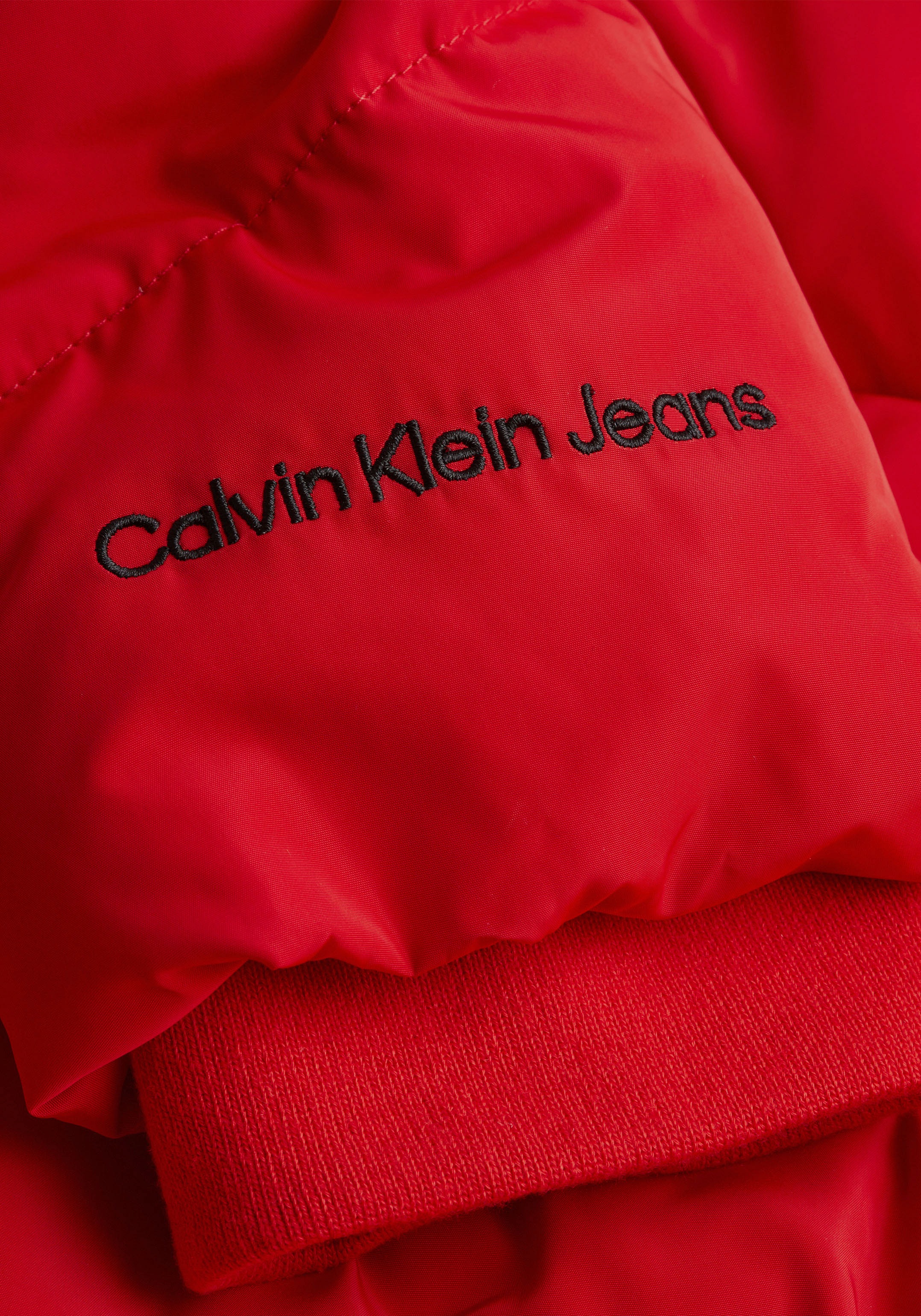Calvin Klein Jeans Outdoorjacke »FAUX FUR MW FITTED SHORT PUFFER«, mit Kapuze, mit abknöpfbarem Fellimitat an der Kapuze