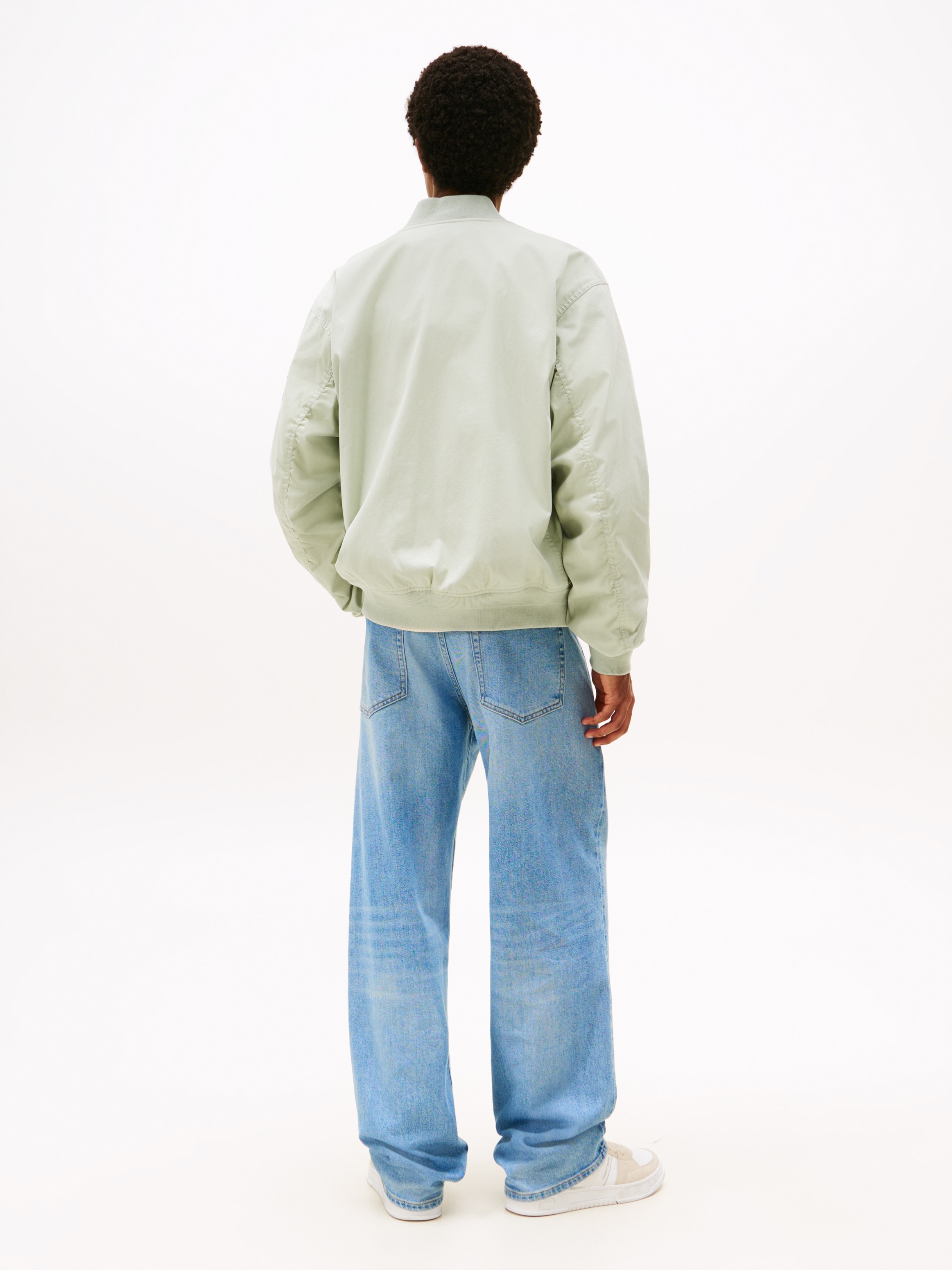 Tommy Jeans Bomberjacke »TJM COTTON BOMBER JACKET«, ohne Kapuze, Mit Rundhalsausschnitt