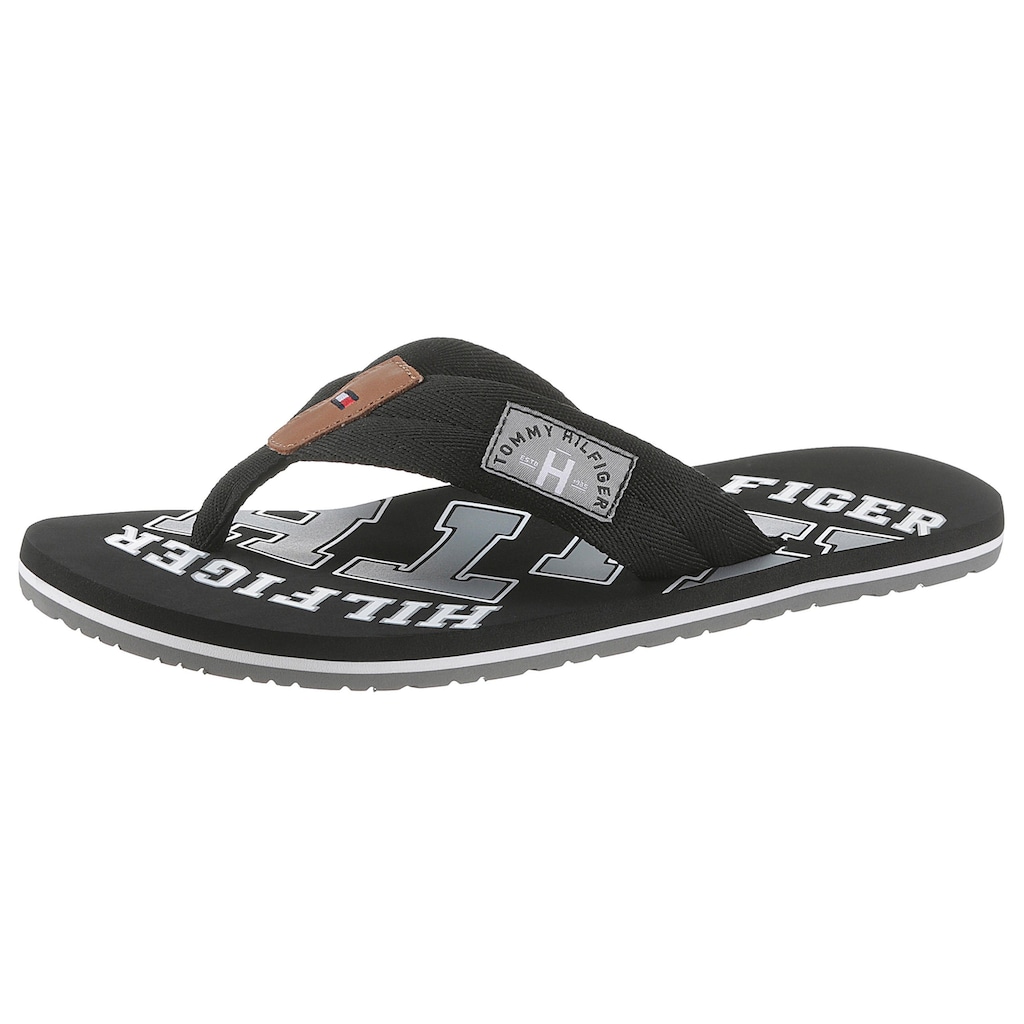 Tommy Hilfiger Zehentrenner »ESSENTIAL TH BEACH SANDAL«, Sommerschuh, Schlappen, Poolslides, Badeschuh, mit Logo Print