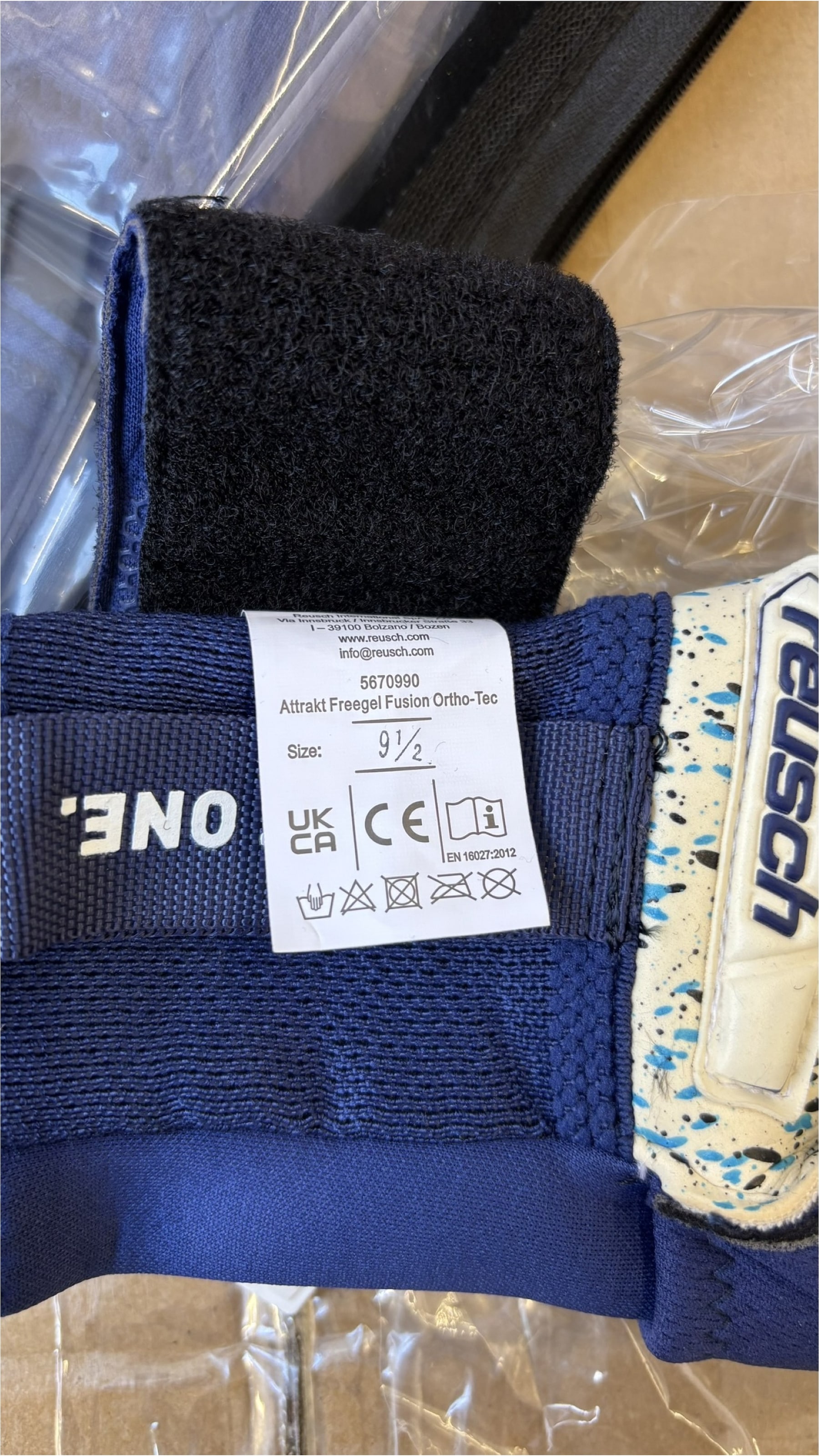 Reusch Torwarthandschuhe »Attrakt Freegel Fusion Ortho-Tec« mit maximaler Sicherheit für die Finger