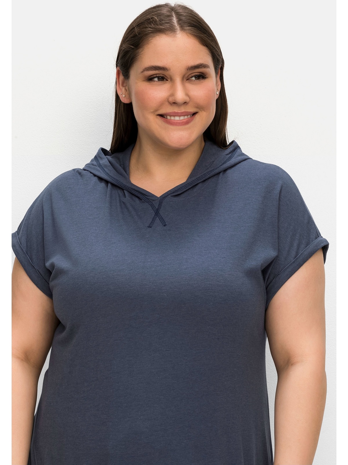online Saumbund mit | und Größen«, T-Shirt bestellen Kapuze Sheego BAUR »Große