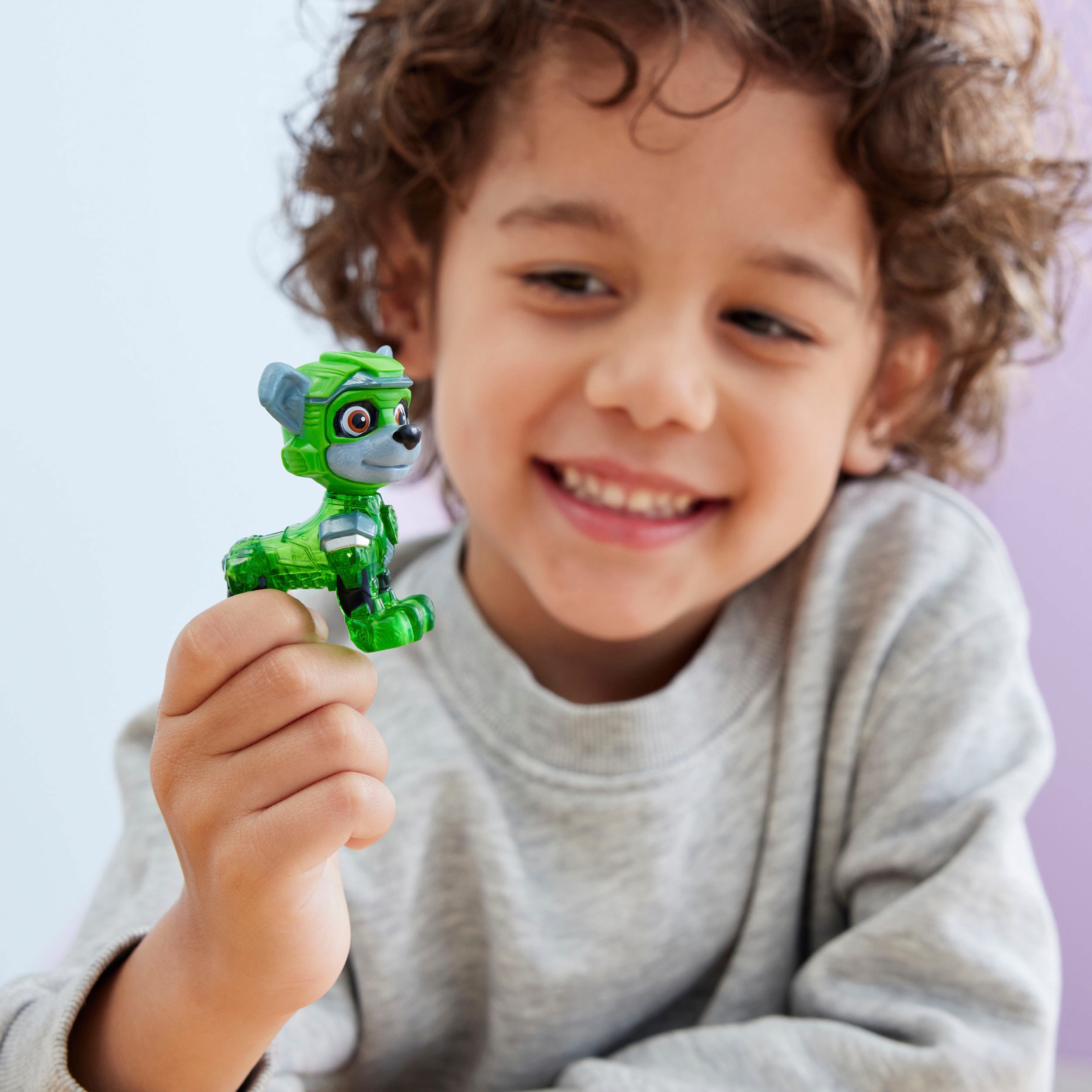 Spin Master Spielzeug-Auto »Paw Patrol - Movie II - Basic Themed Vehicles Rocky«, Mülltransporter mit Welpenfigur, Licht- und Soundeffekt