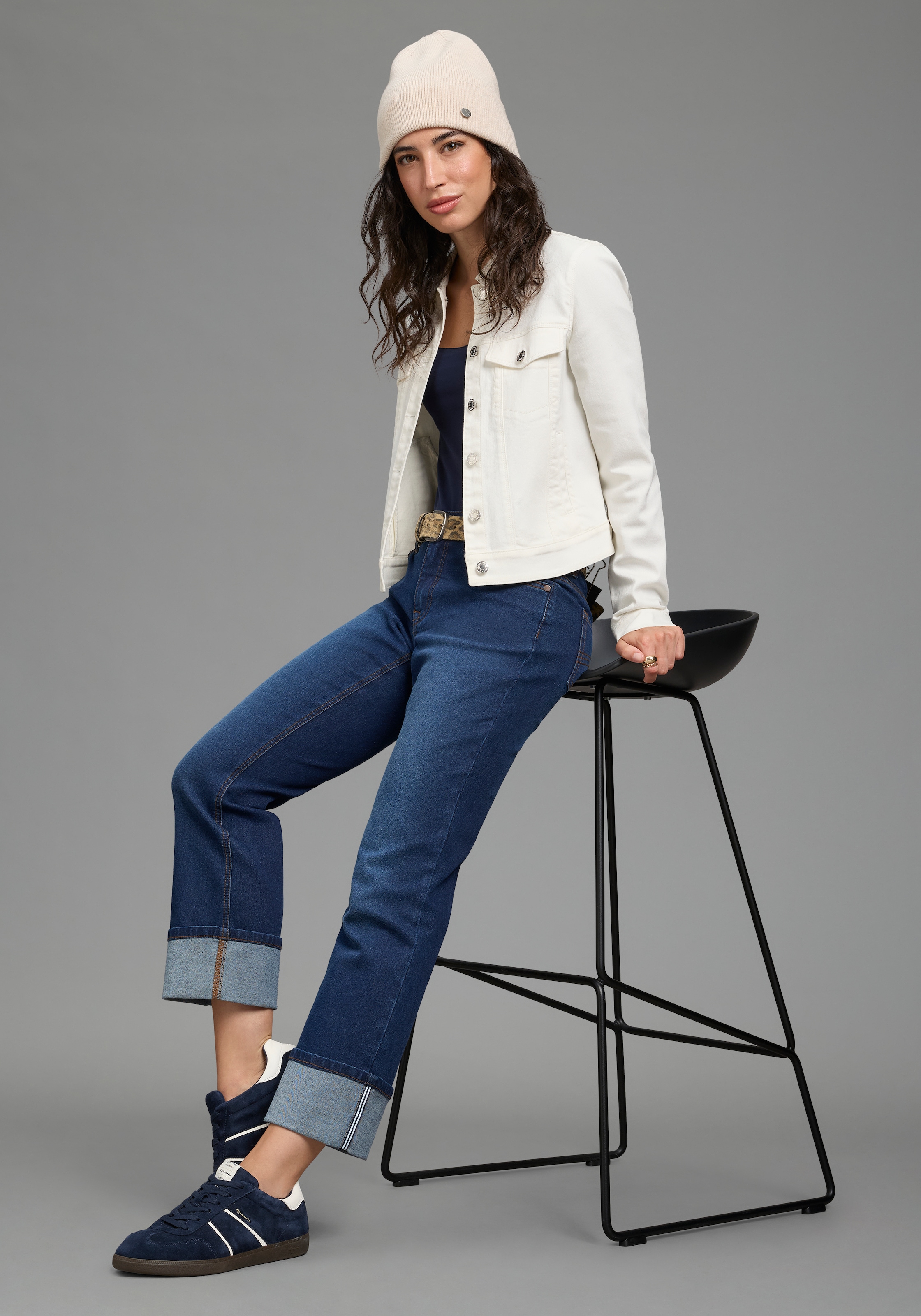 Arizona Straight-Jeans »mit Turn-Up« gerader Straight-Fit, langer Schnitt, mit Knopf- und Reißverschluss