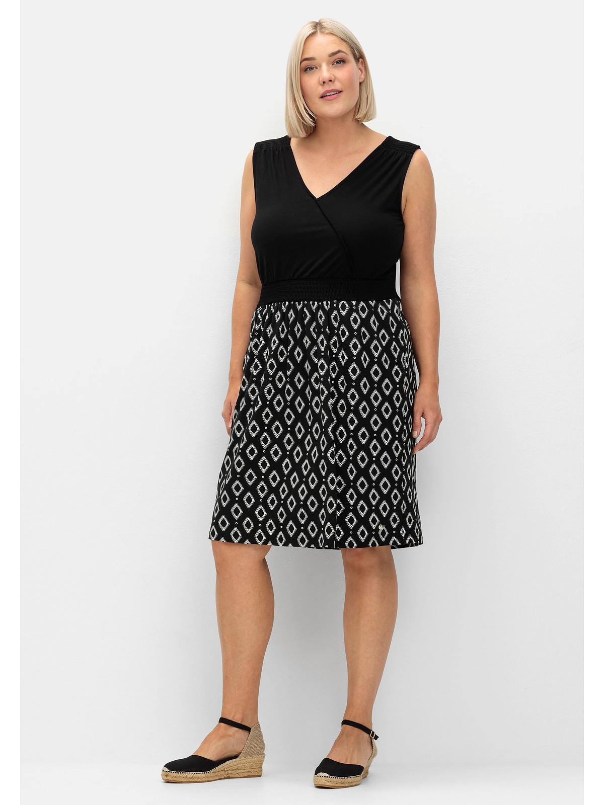 Sheego Jerseykleid "Große Größen", in Wickeloptik, mit Cut-out hinten günstig online kaufen