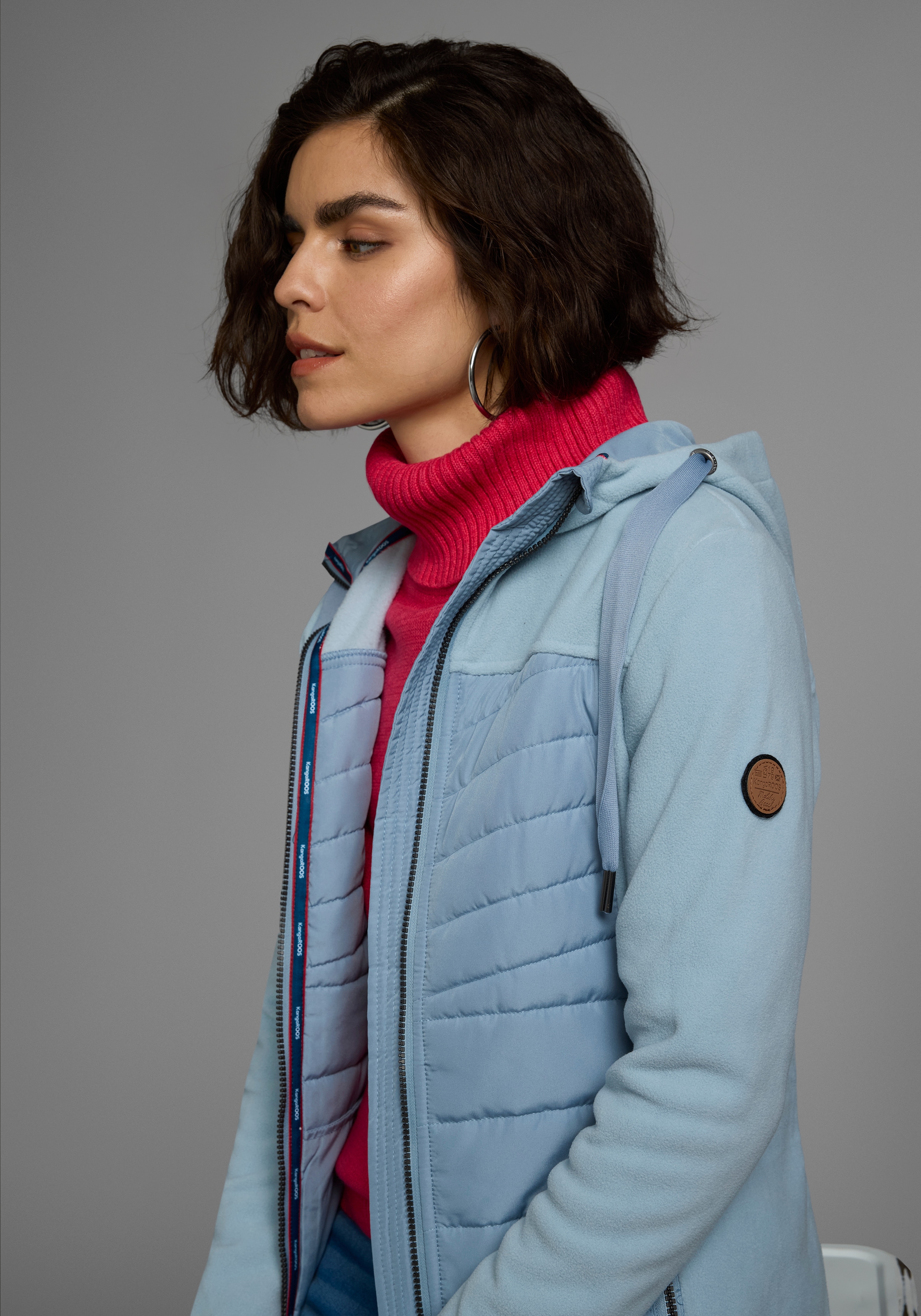 KangaROOS Langjacke, mit Kapuze, leichter Webstoff, figurbetonter Schnitt, mit Kapuze