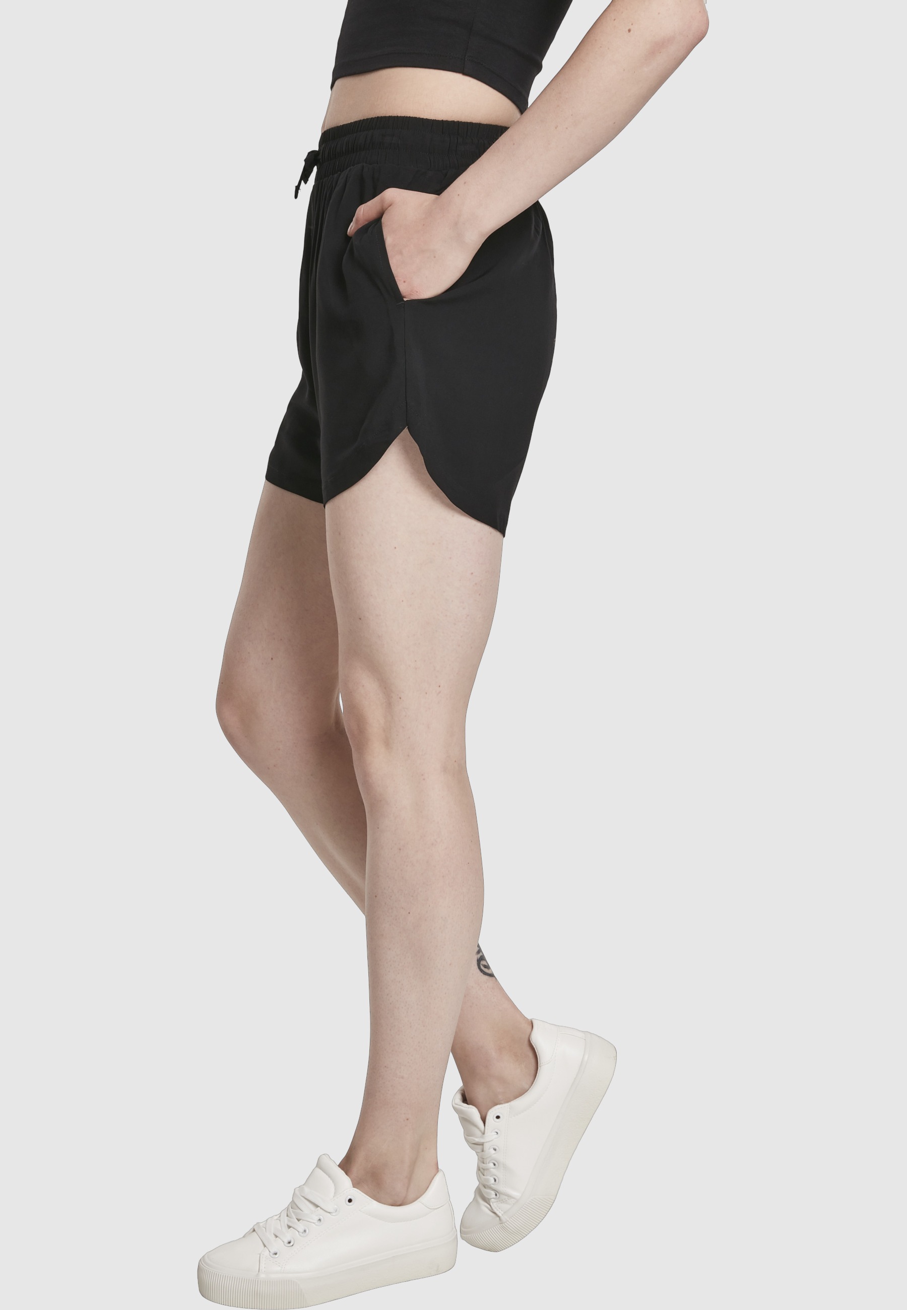 URBAN CLASSICS Stoffhose »Urban Classics Damen Ladies Viscose Resort Shorts«