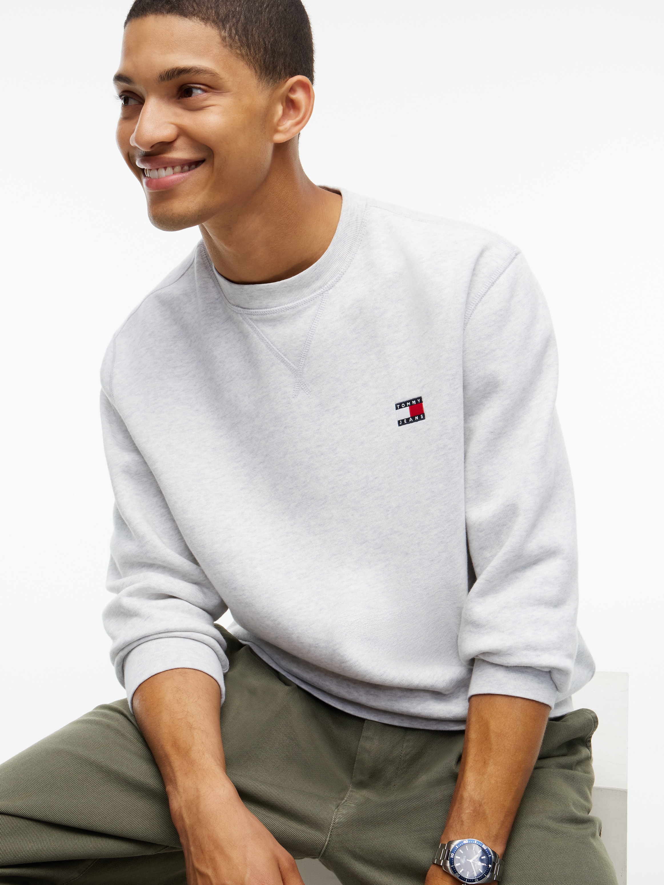 Tommy Jeans »REGULAR BADGE CREW«, Regular fit mit Rundhalsausschnitt
