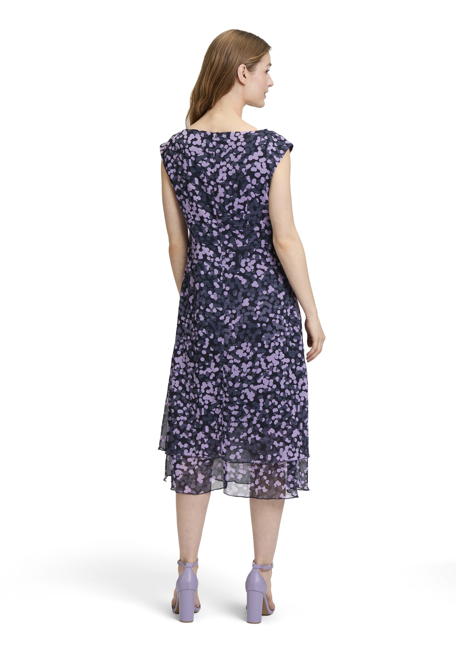 Betty&Co Midikleid »Betty & Co Midikleid mit Stufen«, Form