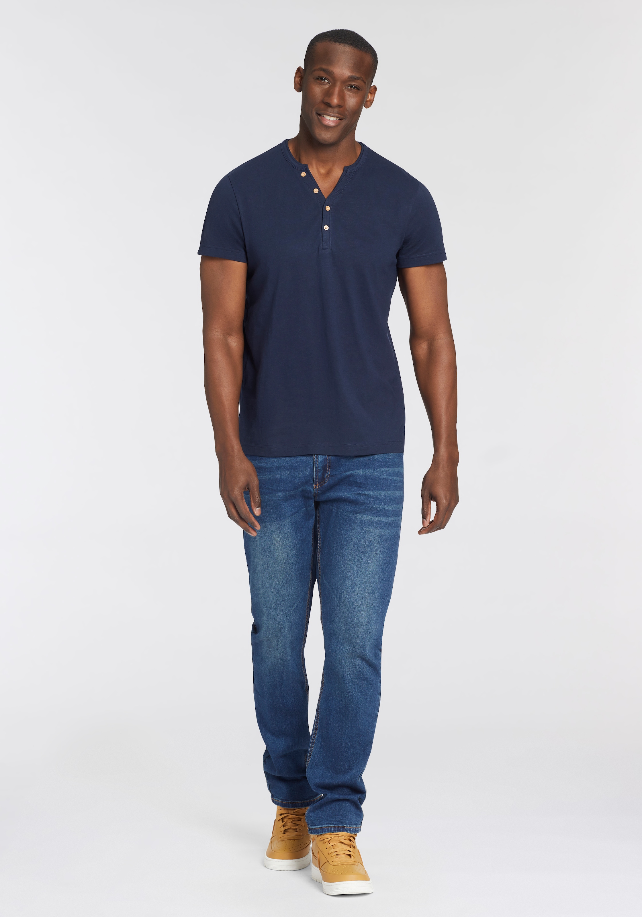 Bruno Banani T-Shirt, Mit geknöpften V-Ausschnitt