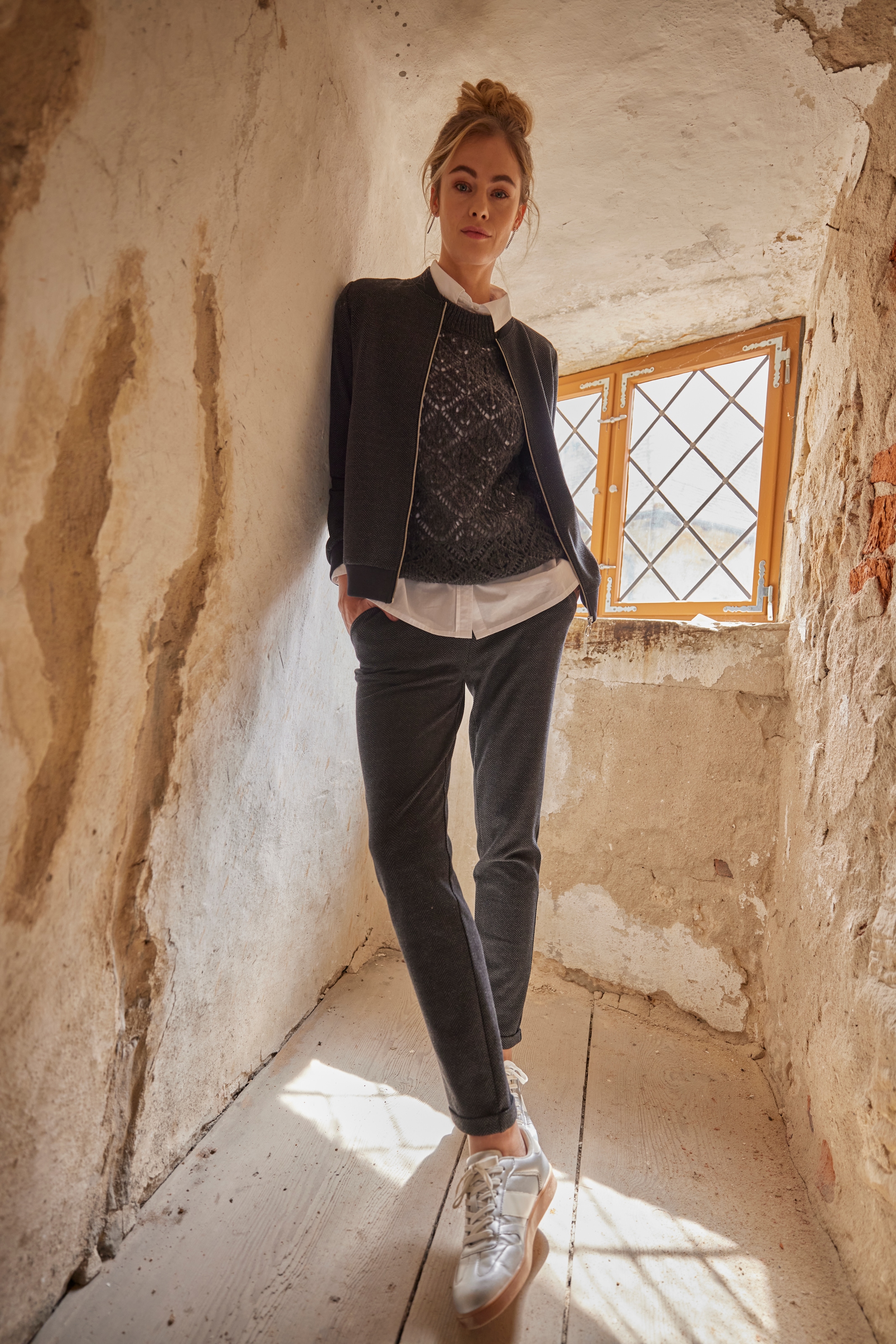 Aniston CASUAL Longbluse, mit kurzen Seitenschlitzen