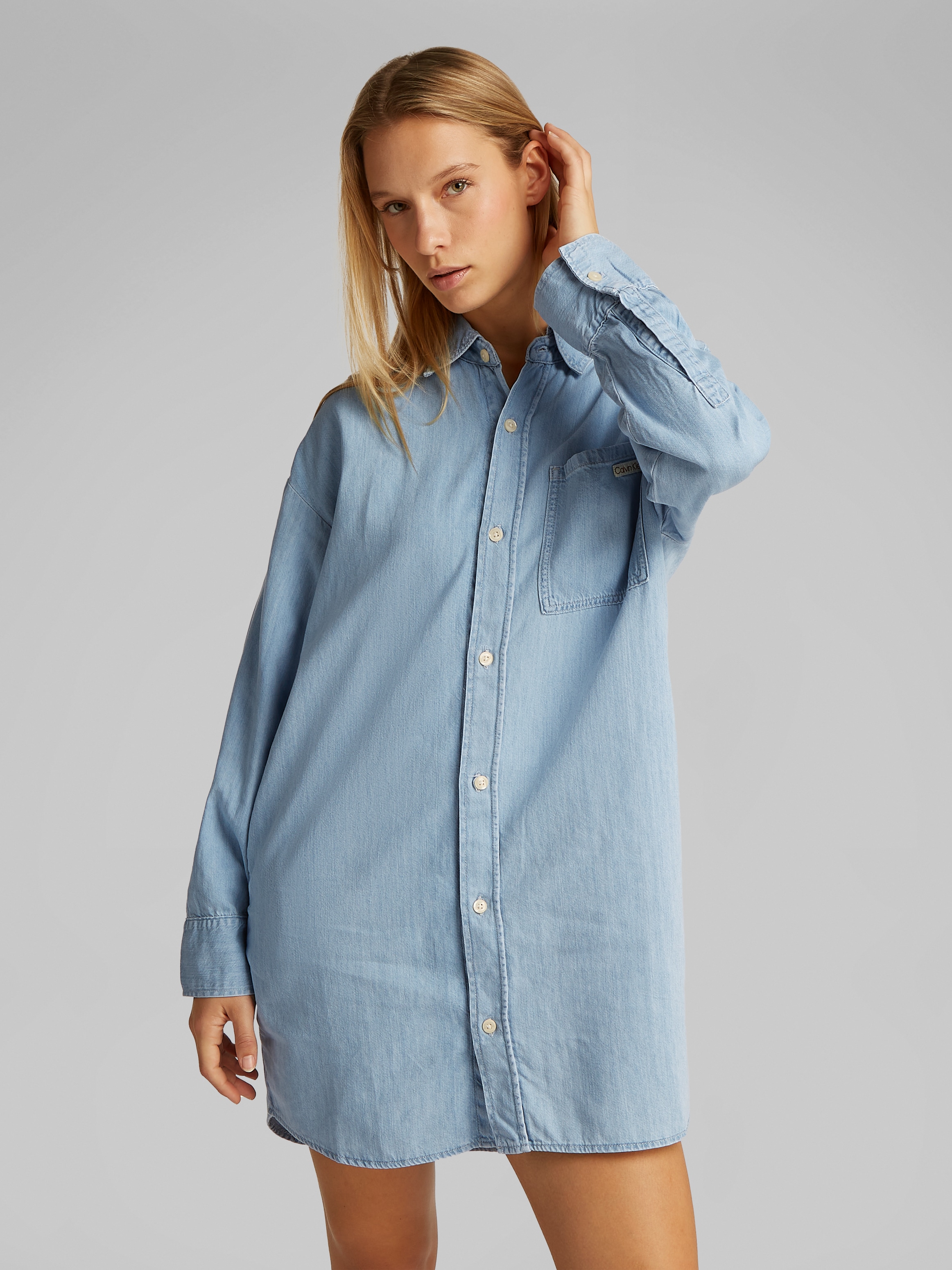 Jeanskleid »TENCEL LOOSE SHIRT DENIM DRESS«, mit Logostickerei