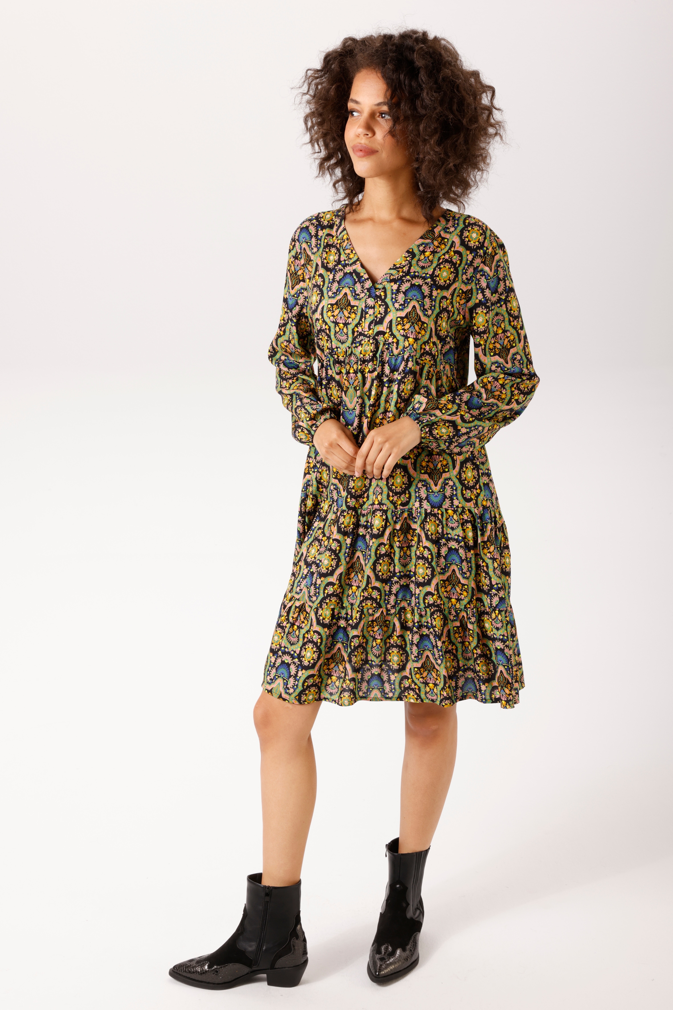 Aniston CASUAL Tunikakleid mit farbenfrohen, grafischen Druck - NEUE KOLLEKTION