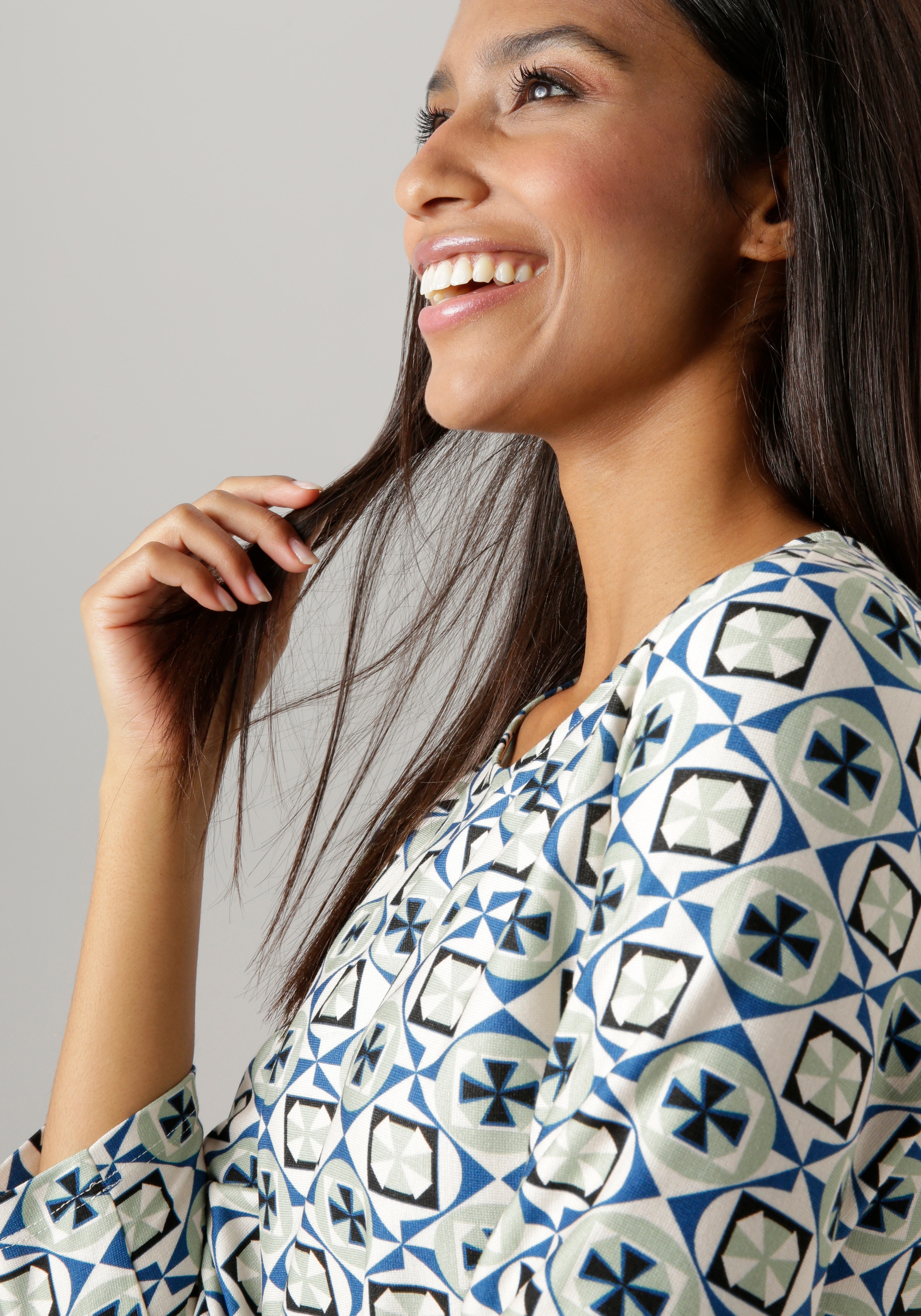 Aniston SELECTED Jerseykleid, mit geometrischem Muster und aufgedruckter Bordüre
